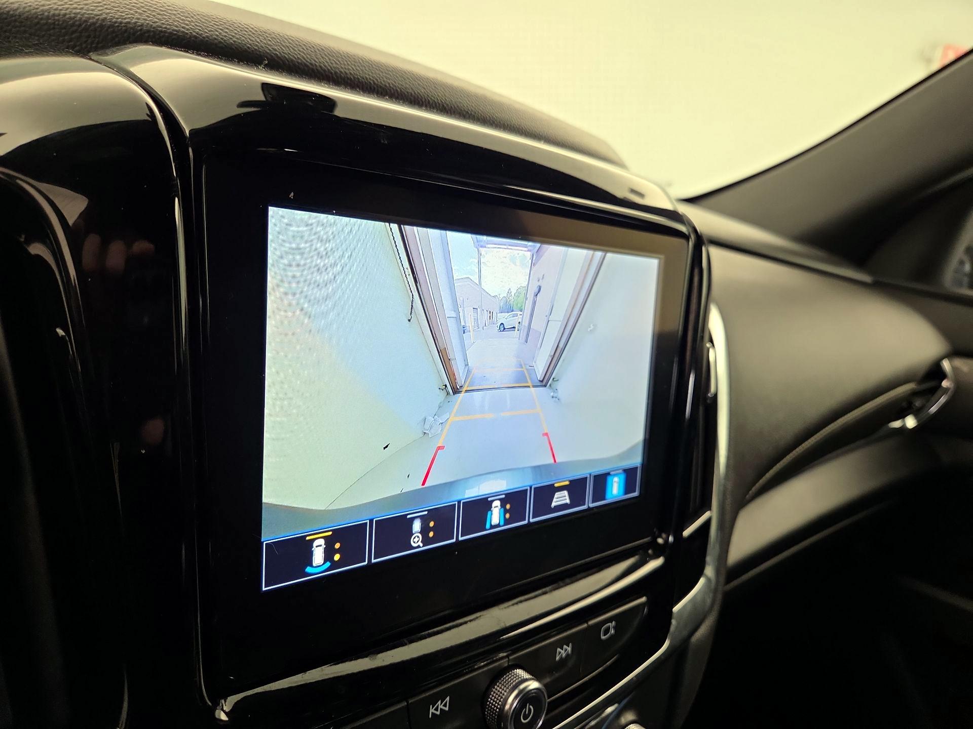 Thumbnail: 2023 Chevrolet Traverse - 14