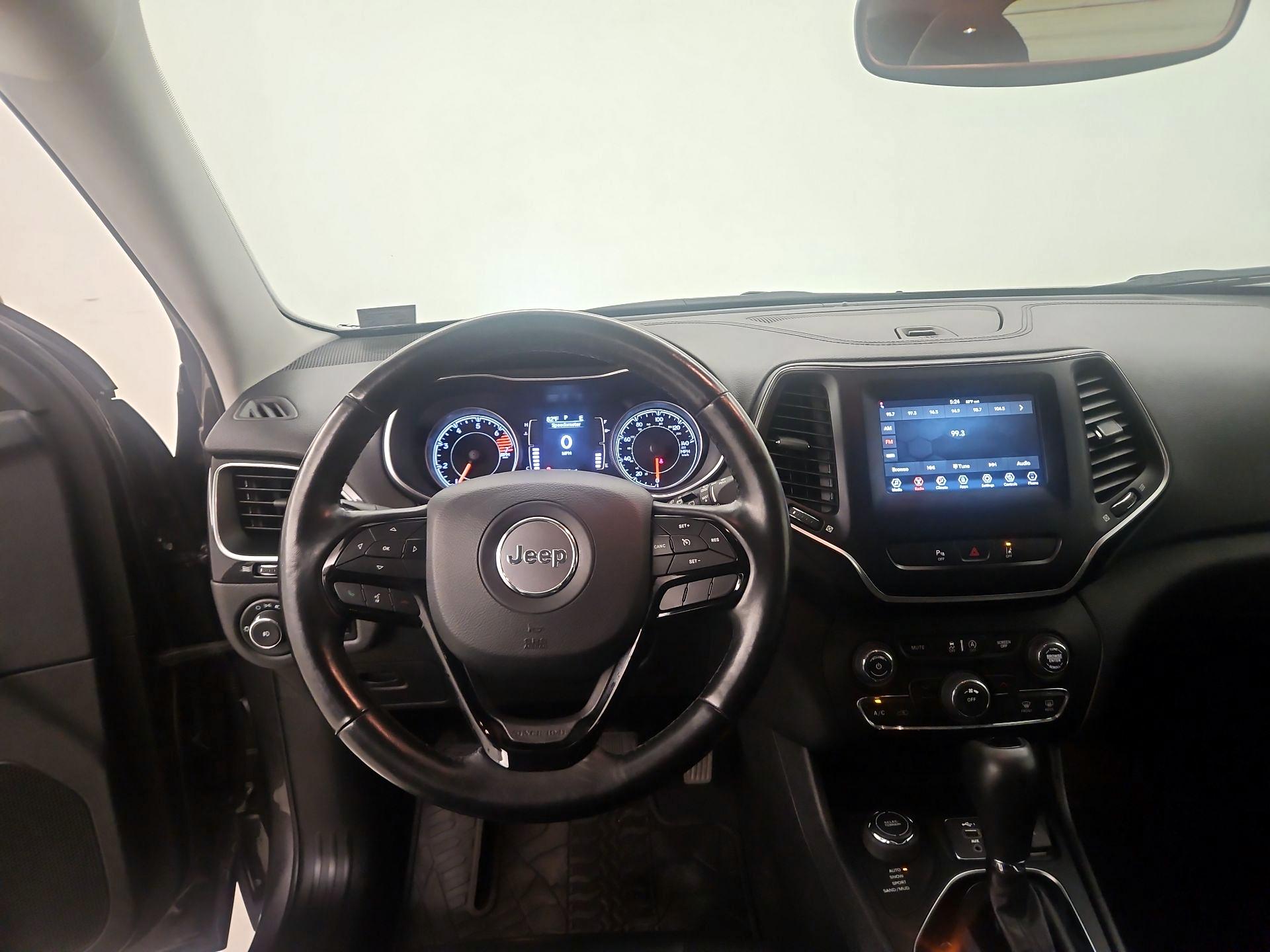 Thumbnail: 2021 Jeep Cherokee - 10