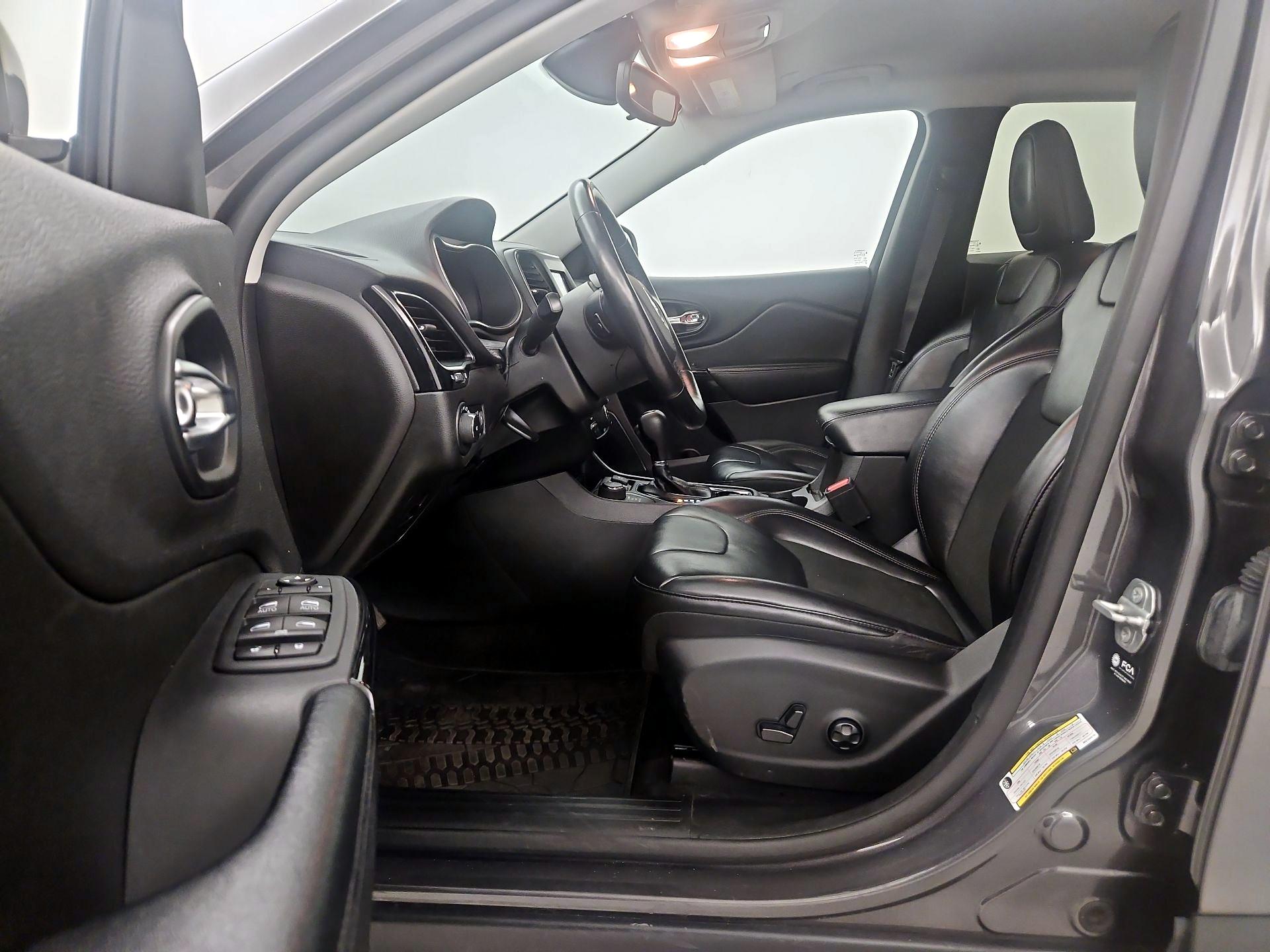 Thumbnail: 2021 Jeep Cherokee - 11