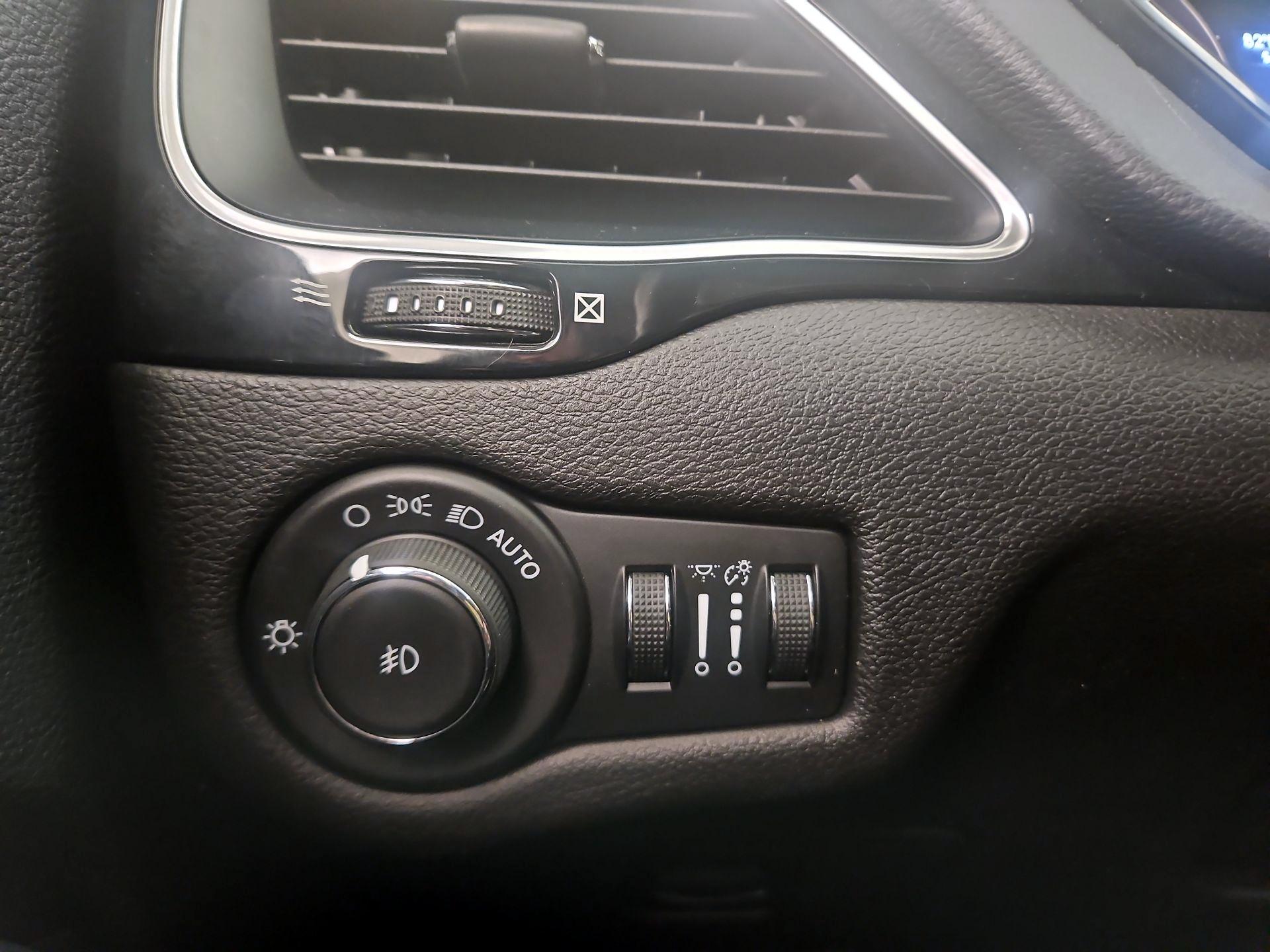 Thumbnail: 2021 Jeep Cherokee - 13