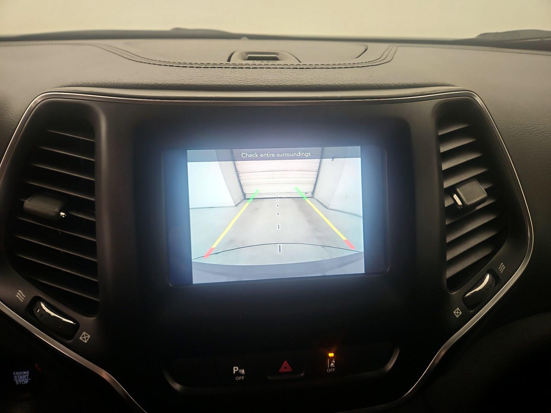 Thumbnail: 2021 Jeep Cherokee - 14