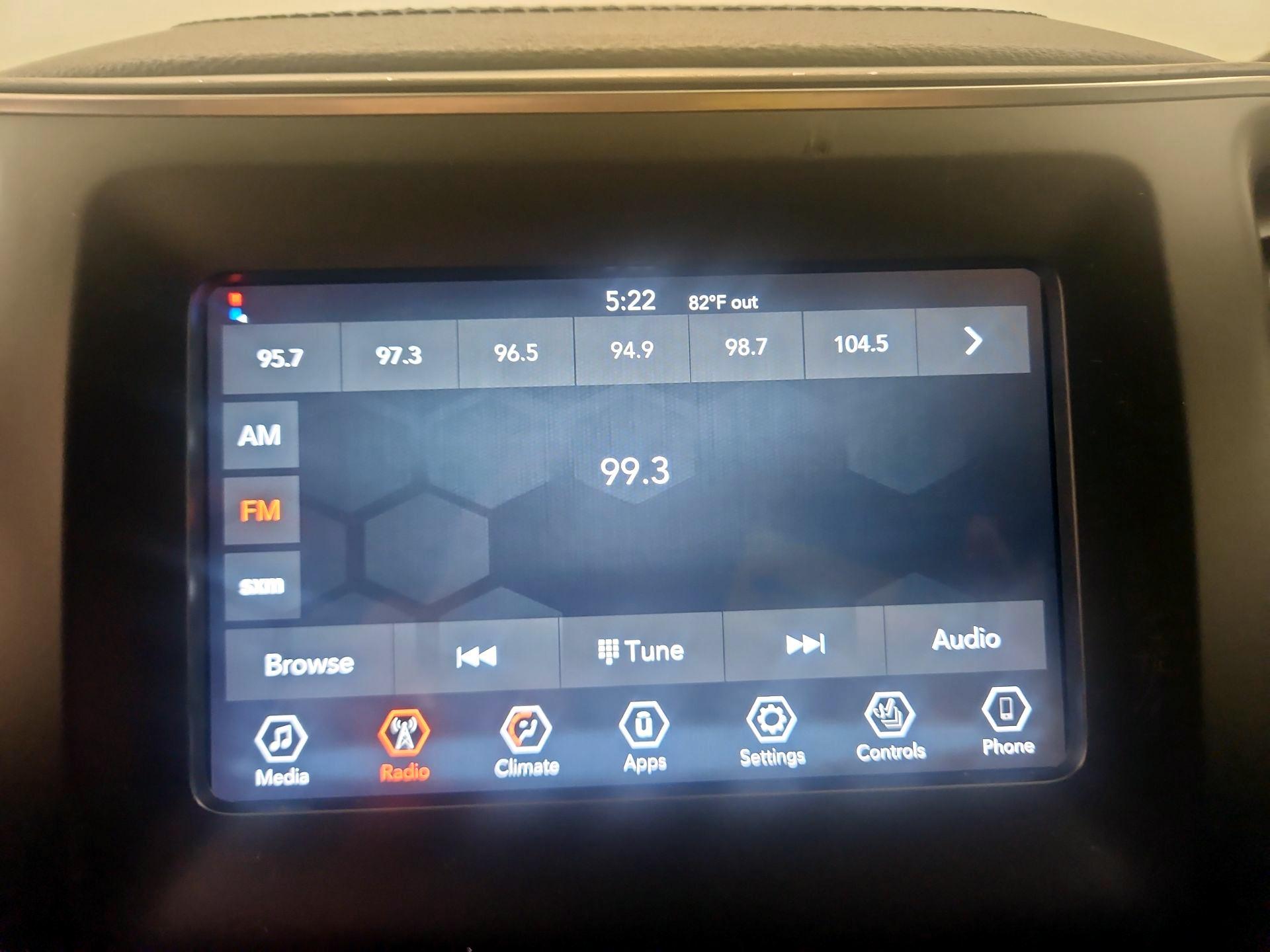 Thumbnail: 2021 Jeep Cherokee - 15