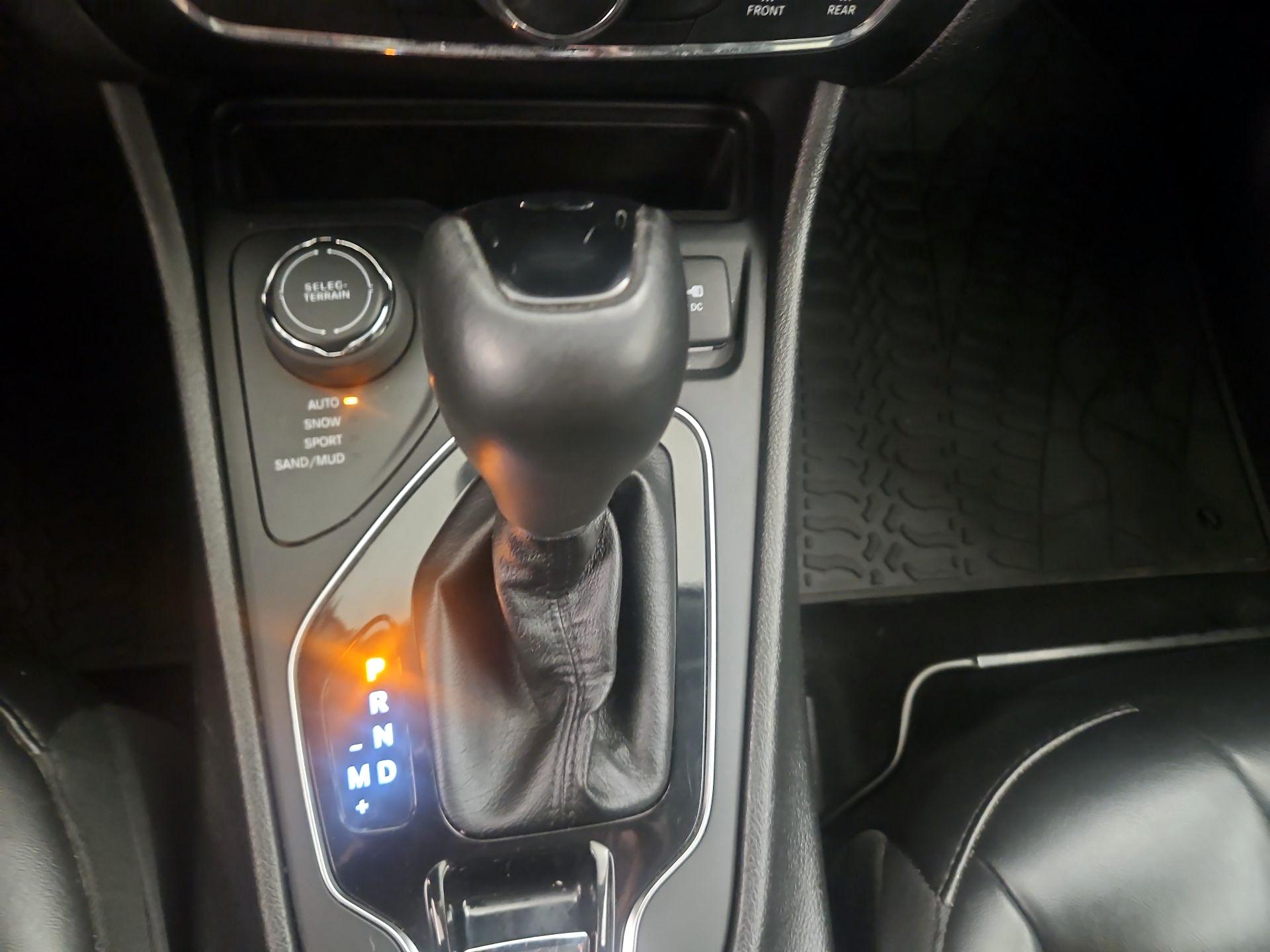 Thumbnail: 2021 Jeep Cherokee - 17