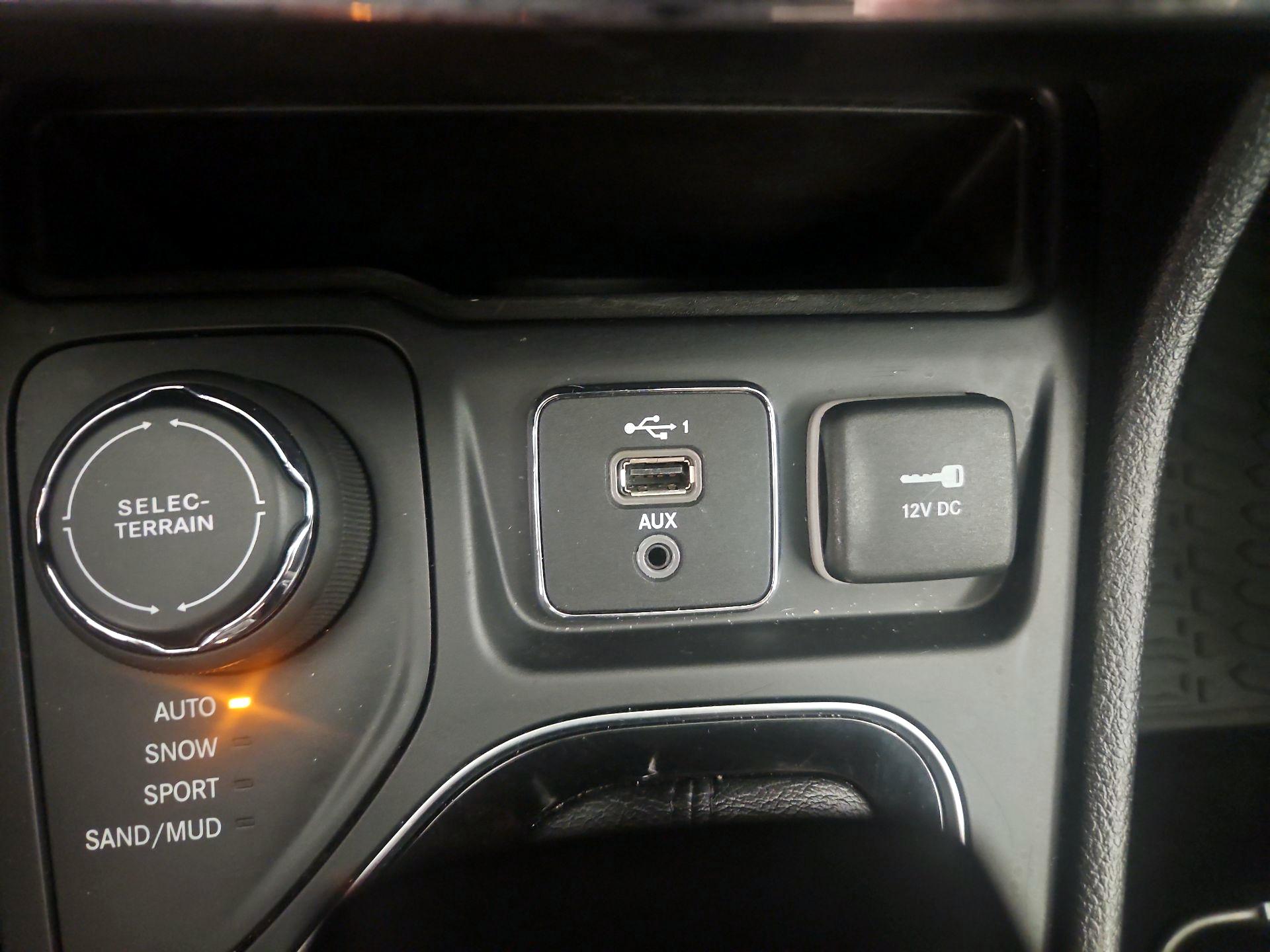 Thumbnail: 2021 Jeep Cherokee - 18