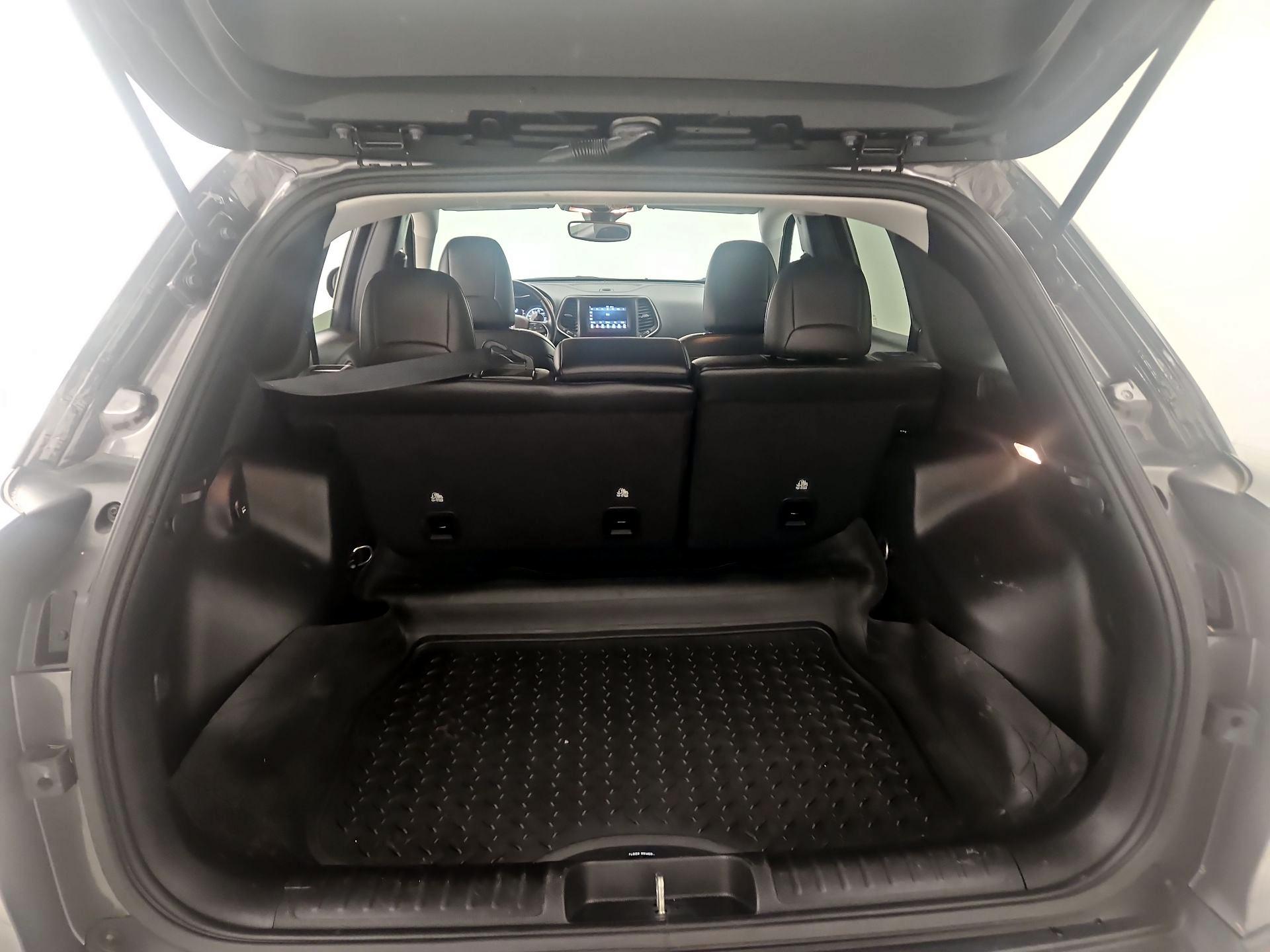 Thumbnail: 2021 Jeep Cherokee - 20