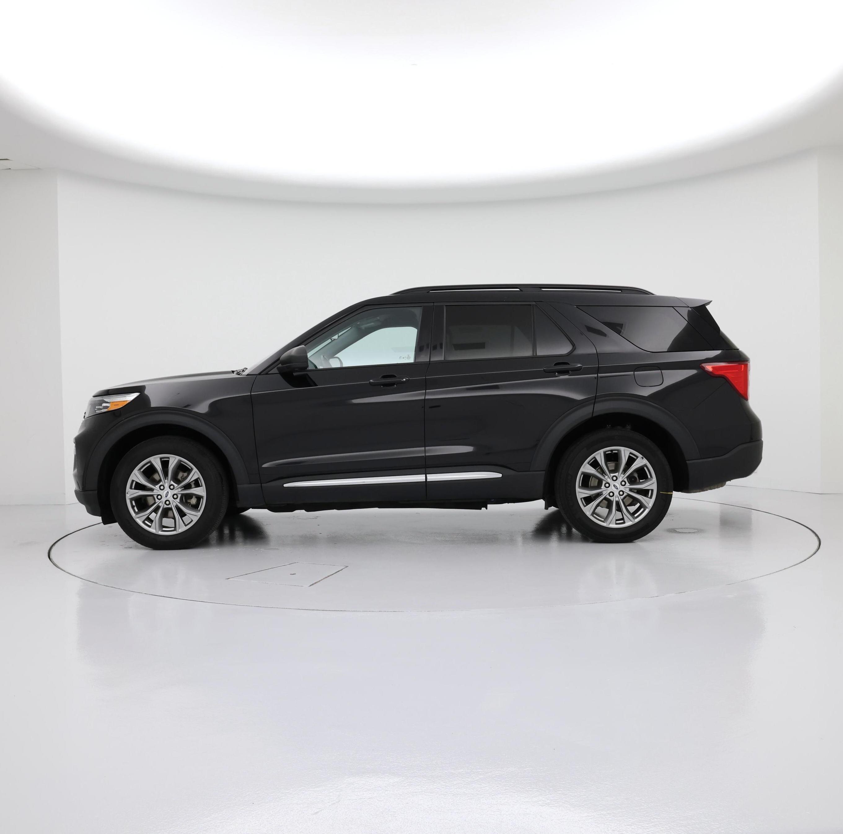 Thumbnail: 2022 Ford Explorer - 3