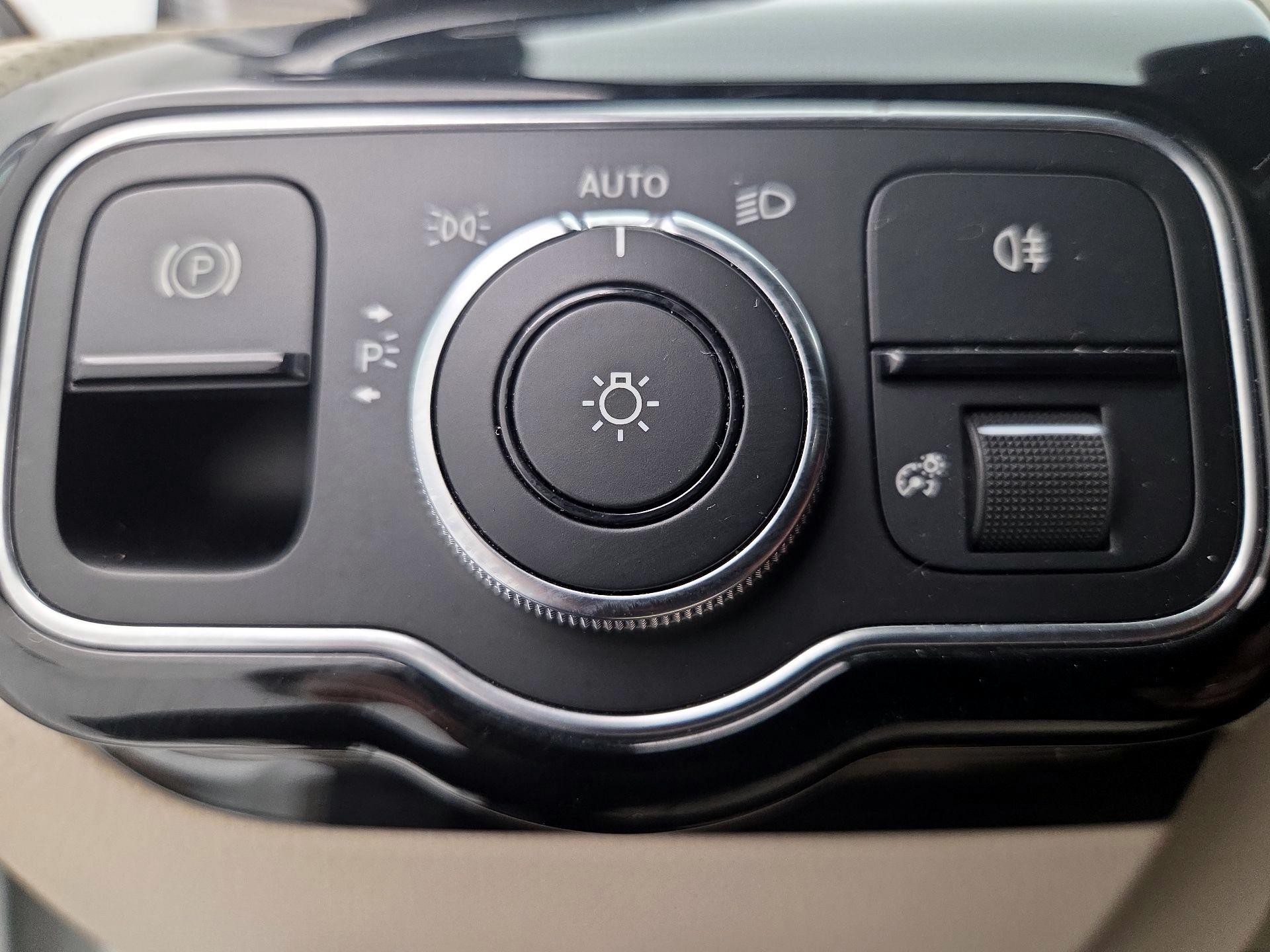 Thumbnail: 2020 Mercedes-Benz A-Class - 13