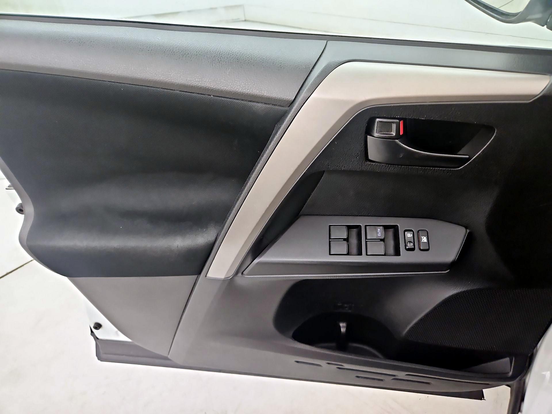 Thumbnail: 2017 Toyota RAV4 - 12