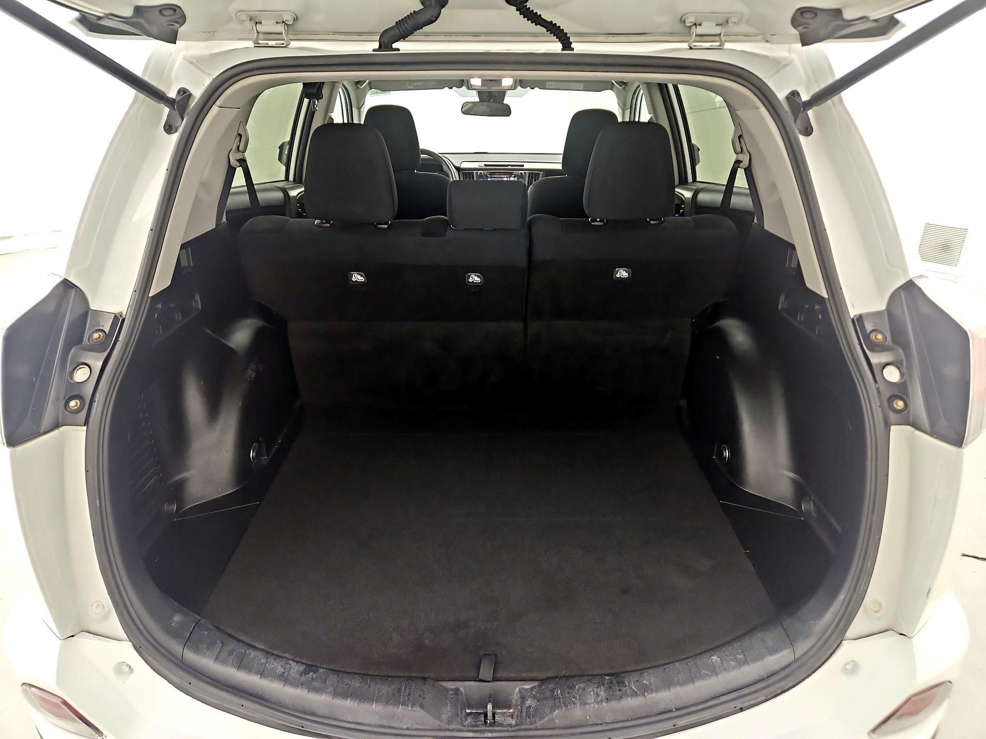 Thumbnail: 2017 Toyota RAV4 - 20