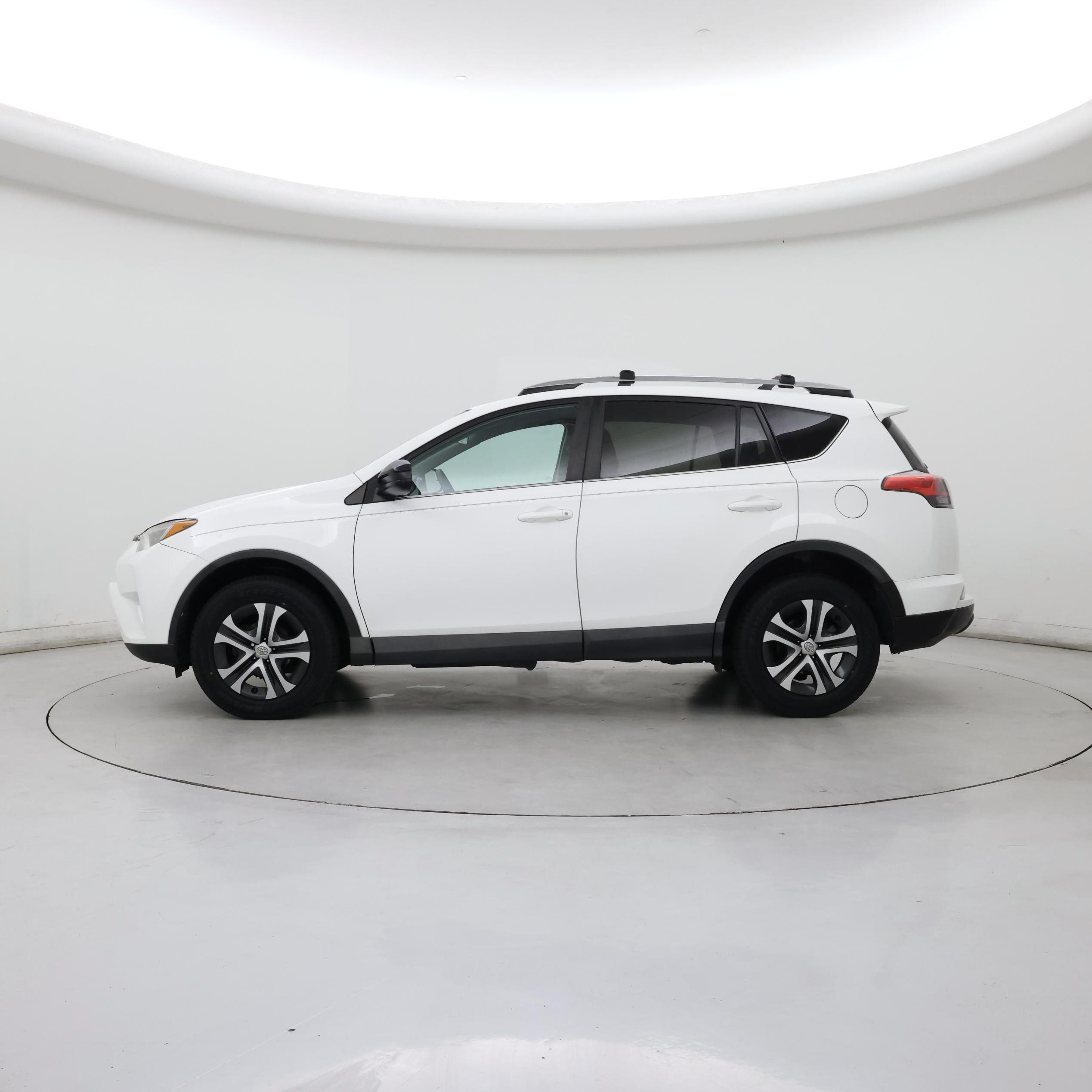 Thumbnail: 2017 Toyota RAV4 - 3