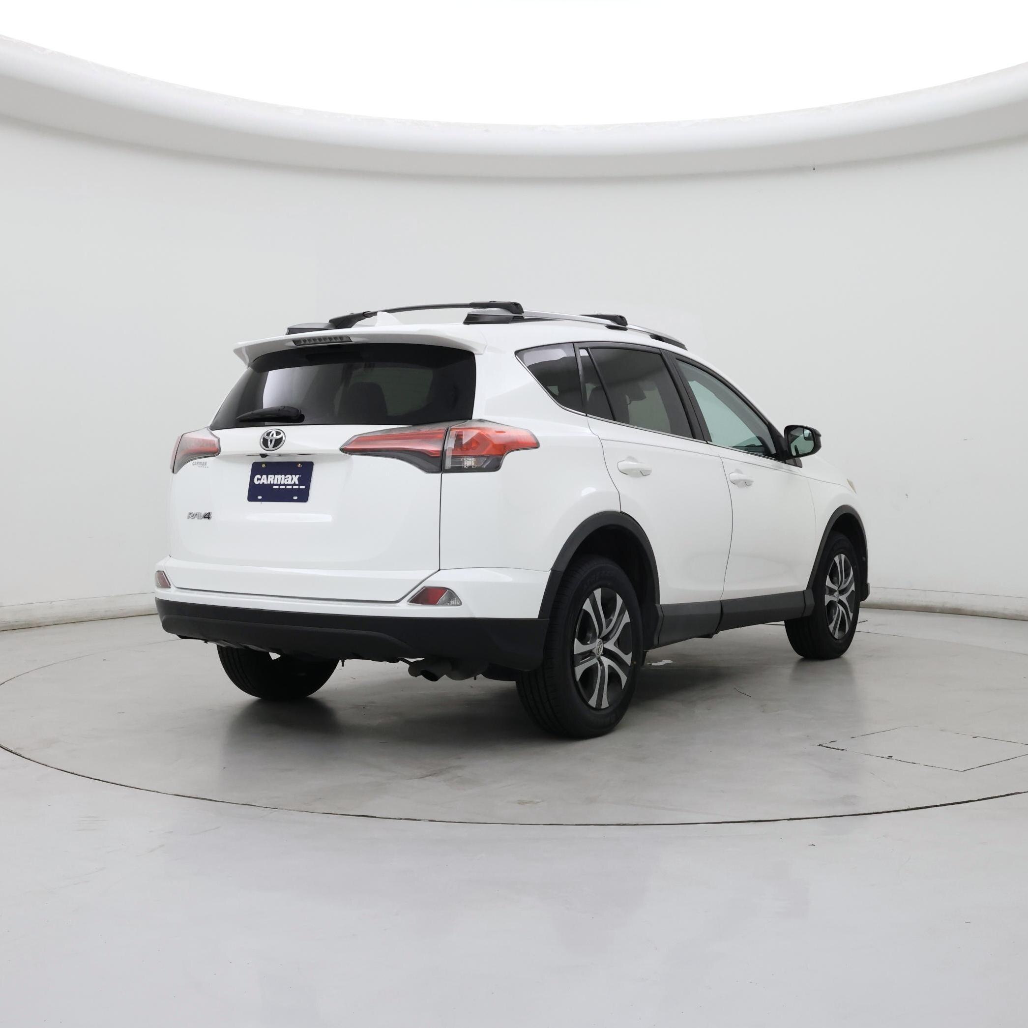 Thumbnail: 2017 Toyota RAV4 - 8