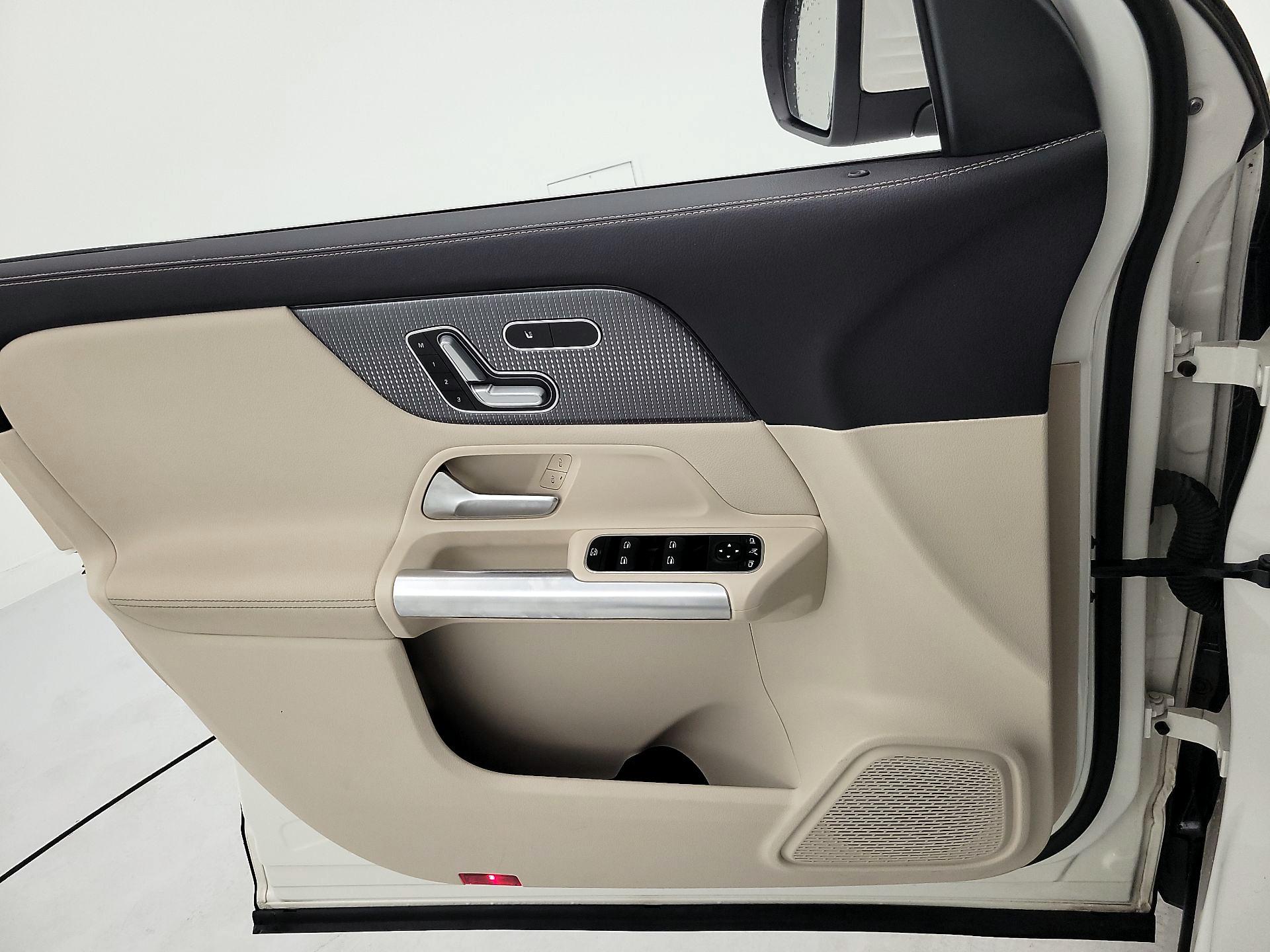 Thumbnail: 2022 Mercedes-Benz GLA - 12