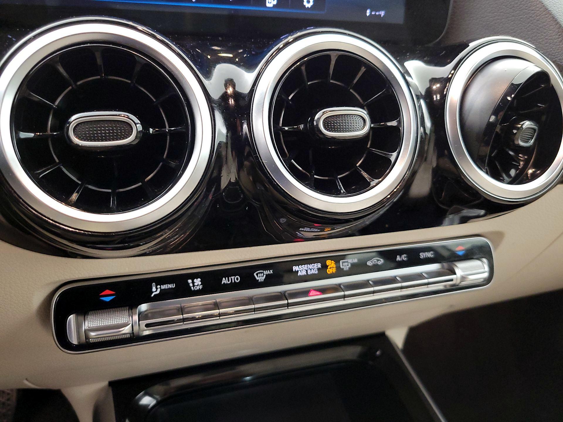 Thumbnail: 2022 Mercedes-Benz GLA - 17