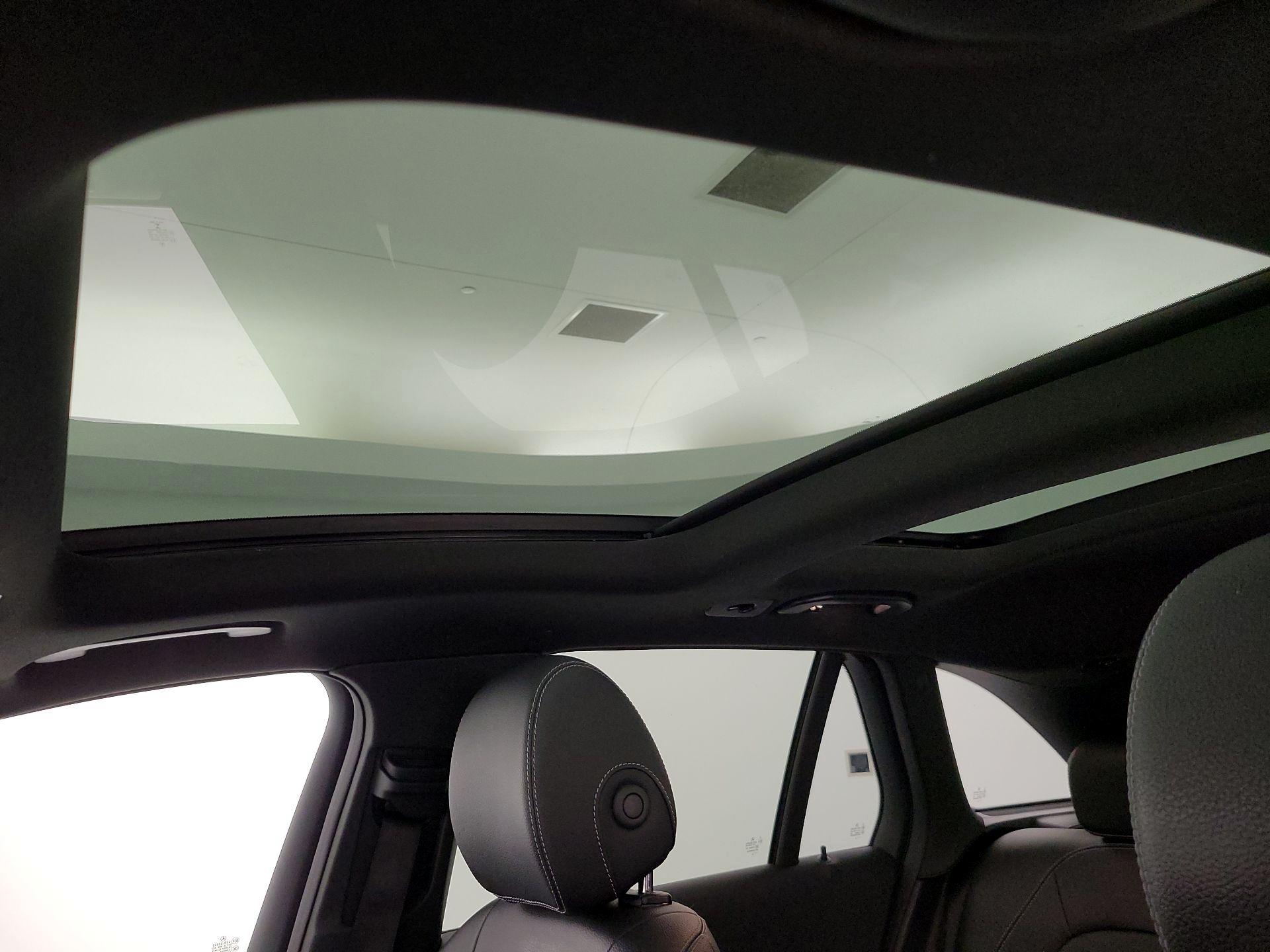 Thumbnail: 2022 Mercedes-Benz GLC - 20