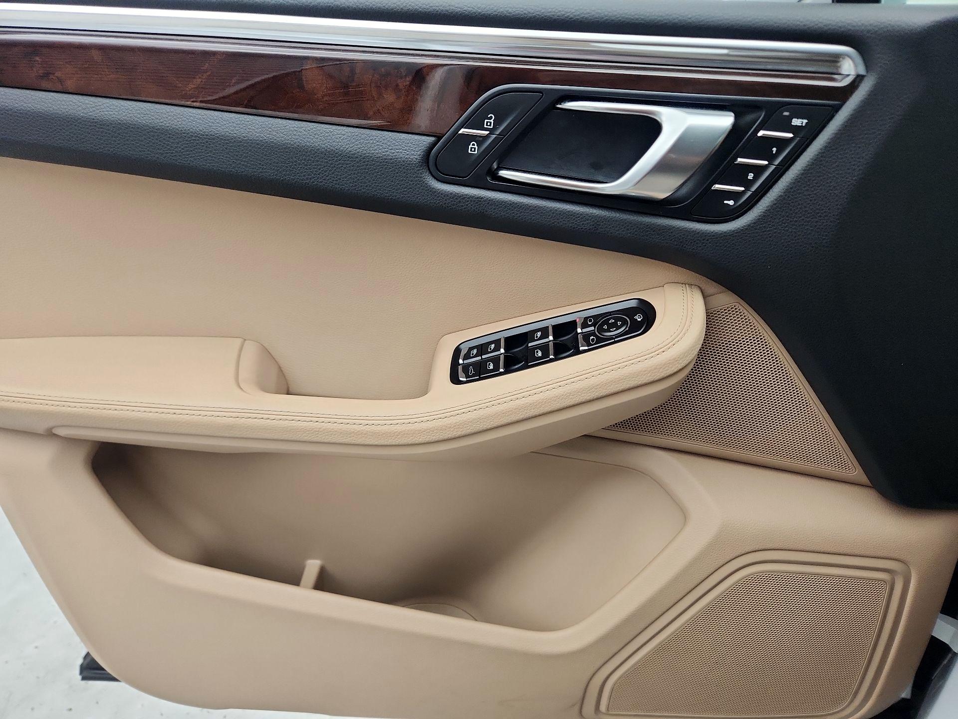 Thumbnail: 2022 Porsche Macan - 12