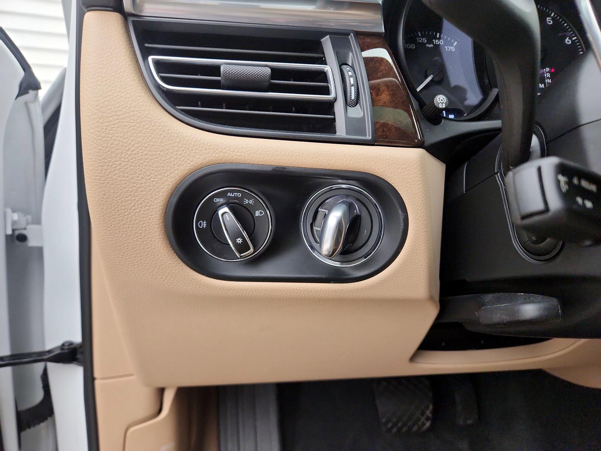 Thumbnail: 2022 Porsche Macan - 13