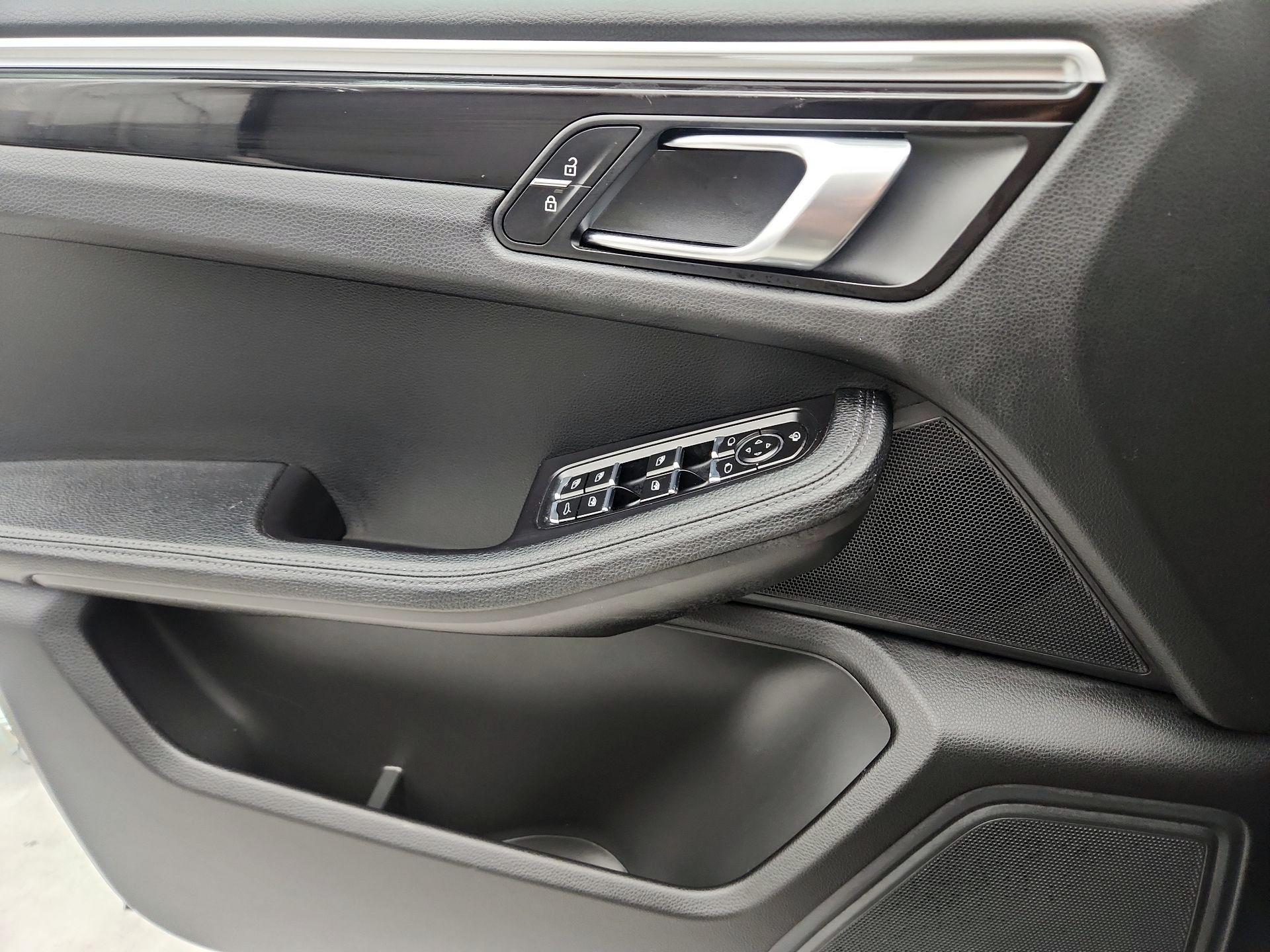 Thumbnail: 2022 Porsche Macan - 12