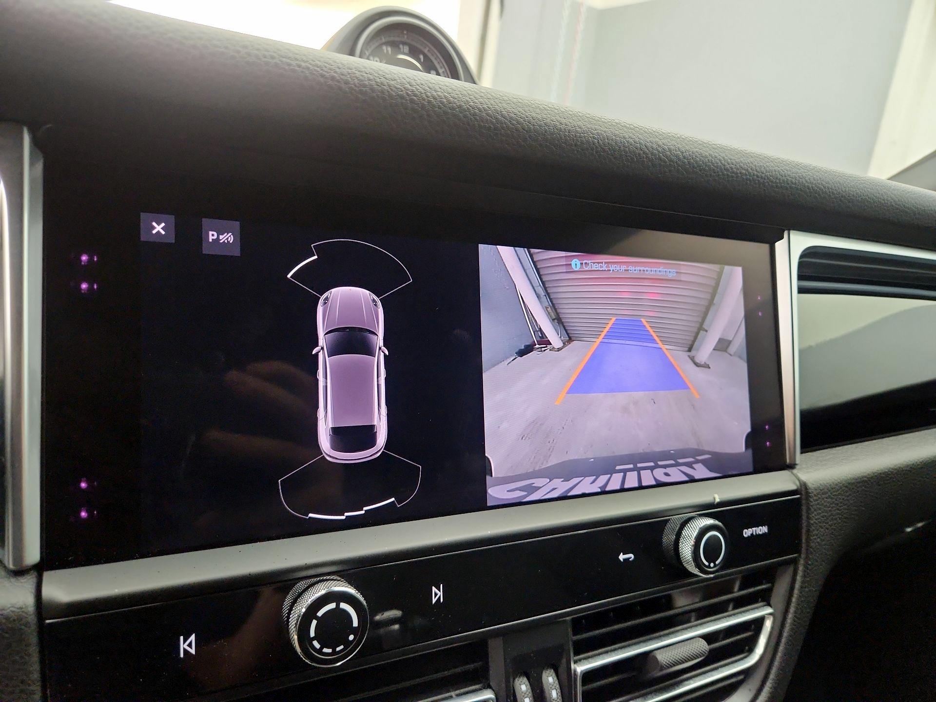 Thumbnail: 2022 Porsche Macan - 15