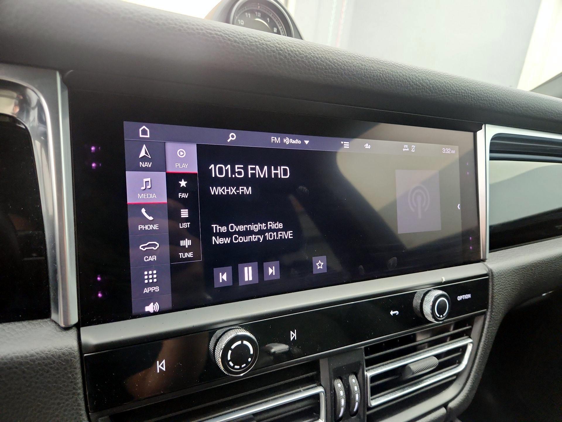 Thumbnail: 2022 Porsche Macan - 16