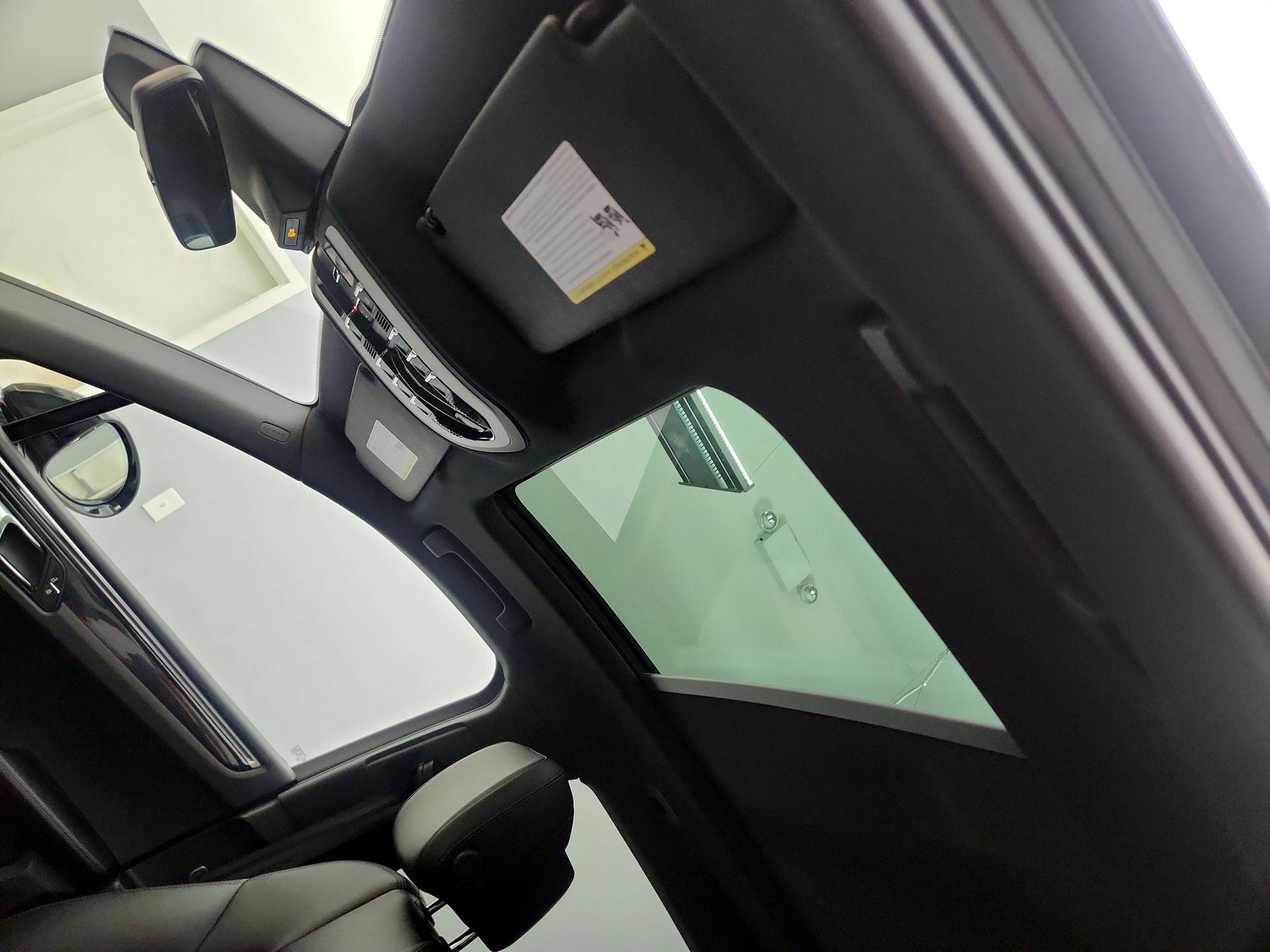 Thumbnail: 2022 Porsche Macan - 20