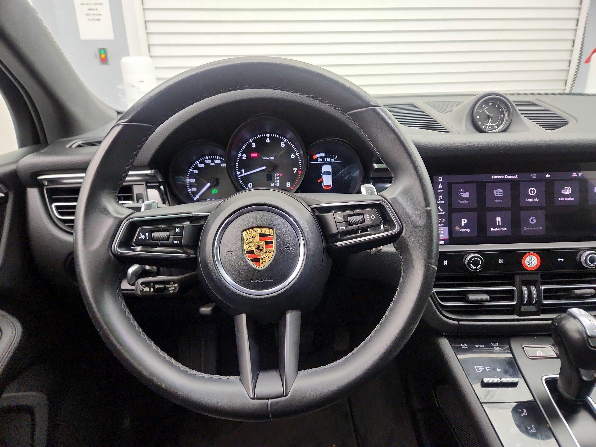 Thumbnail: 2023 Porsche Macan - 10