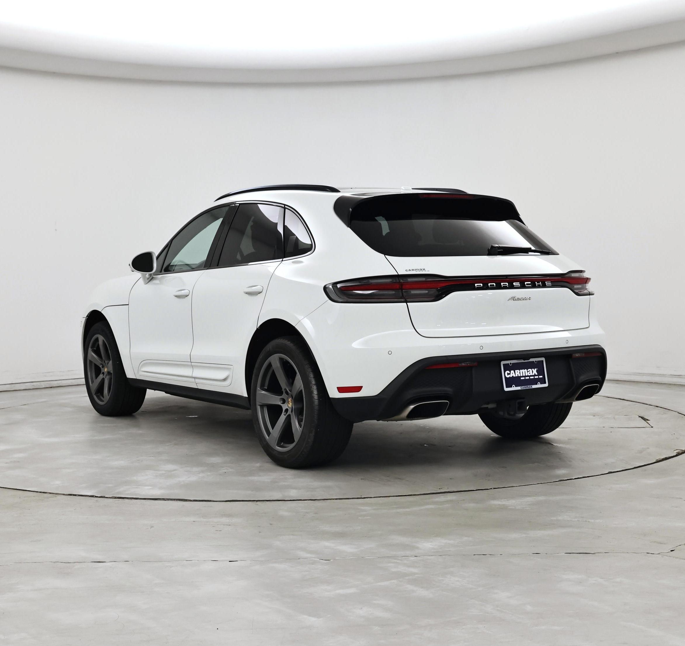 Thumbnail: 2023 Porsche Macan - 2