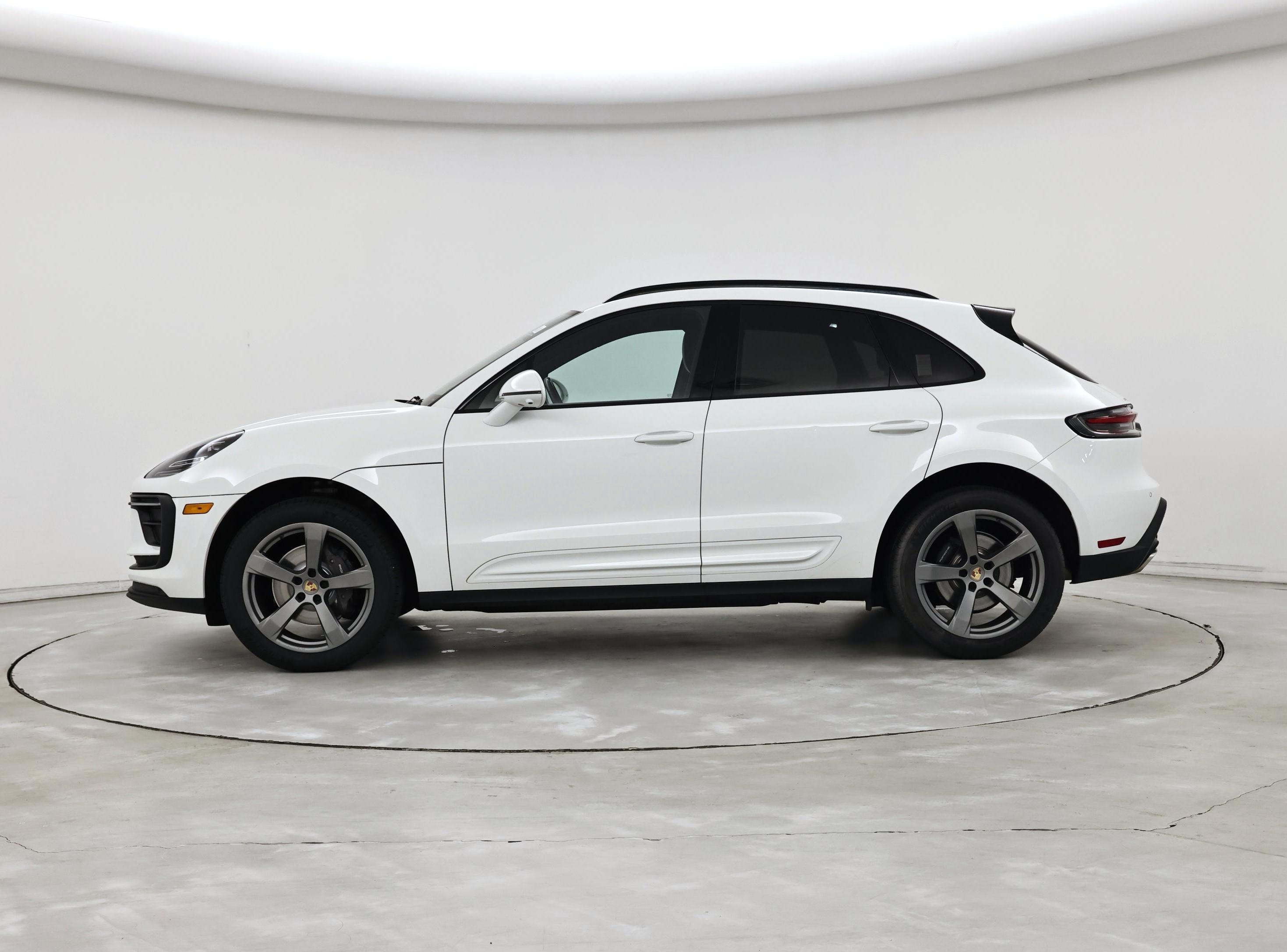 Thumbnail: 2023 Porsche Macan - 3