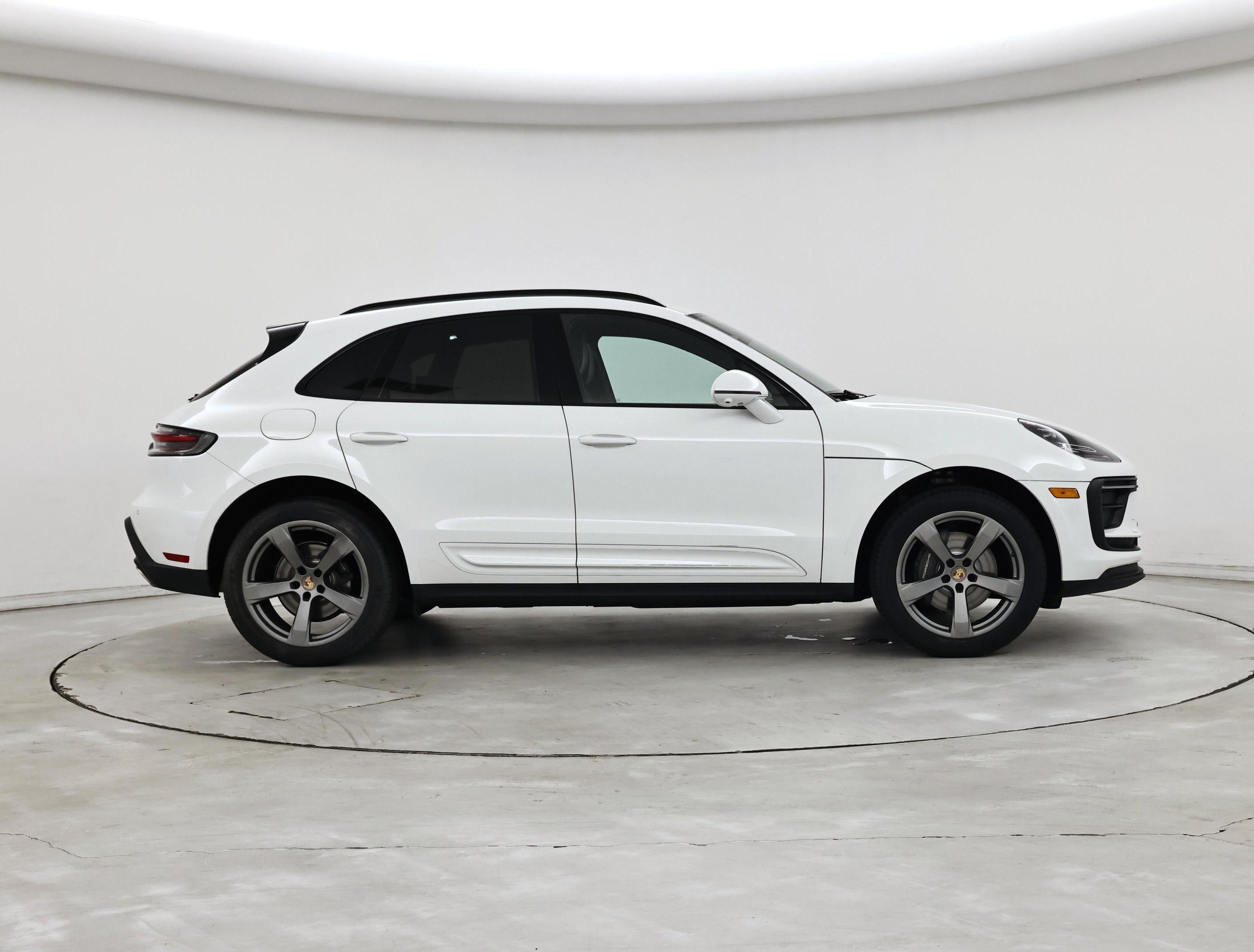 Thumbnail: 2023 Porsche Macan - 7