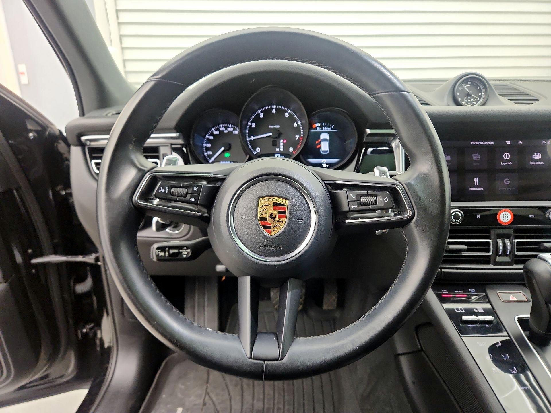 Thumbnail: 2023 Porsche Macan - 10