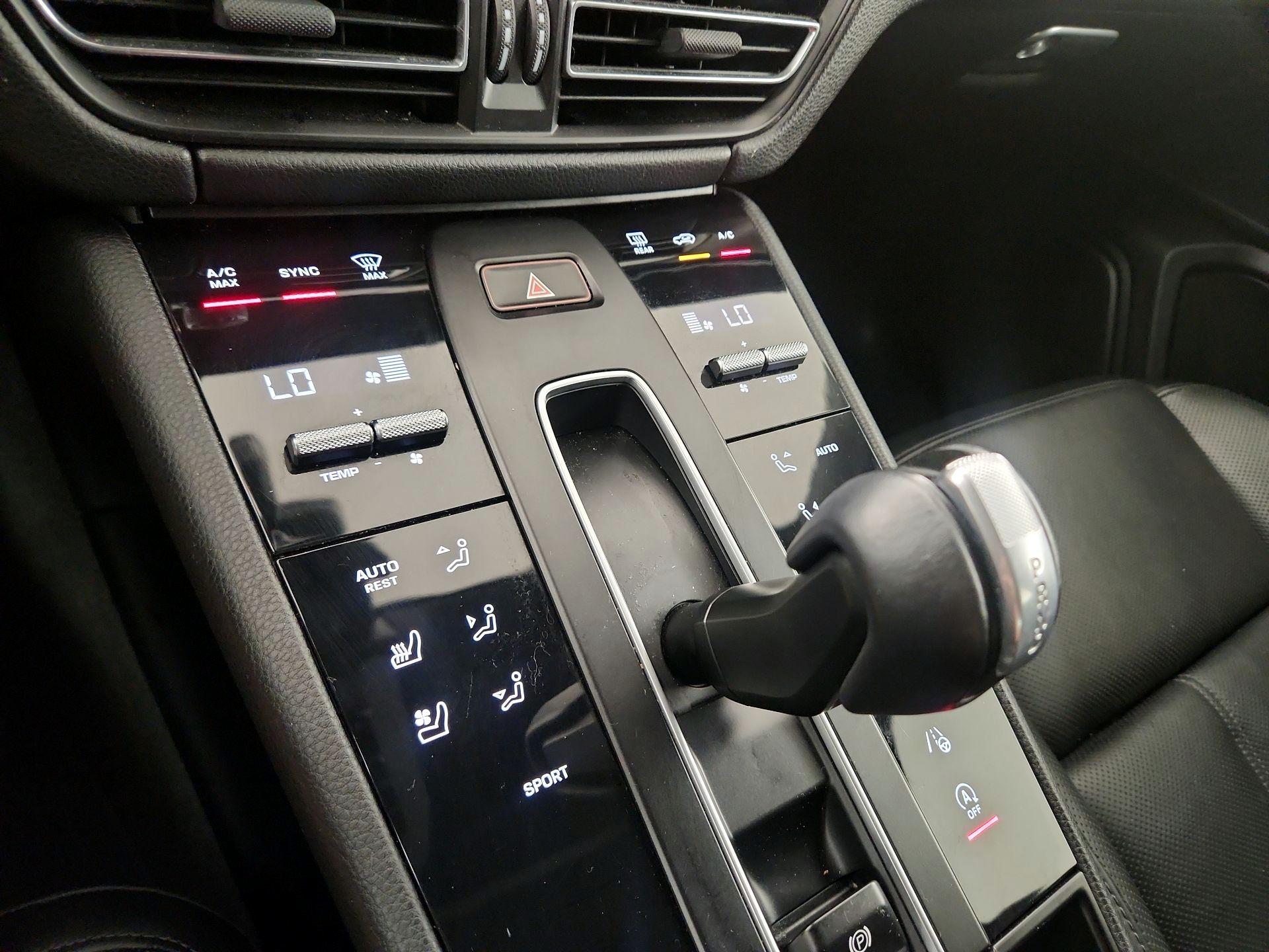 Thumbnail: 2023 Porsche Macan - 17