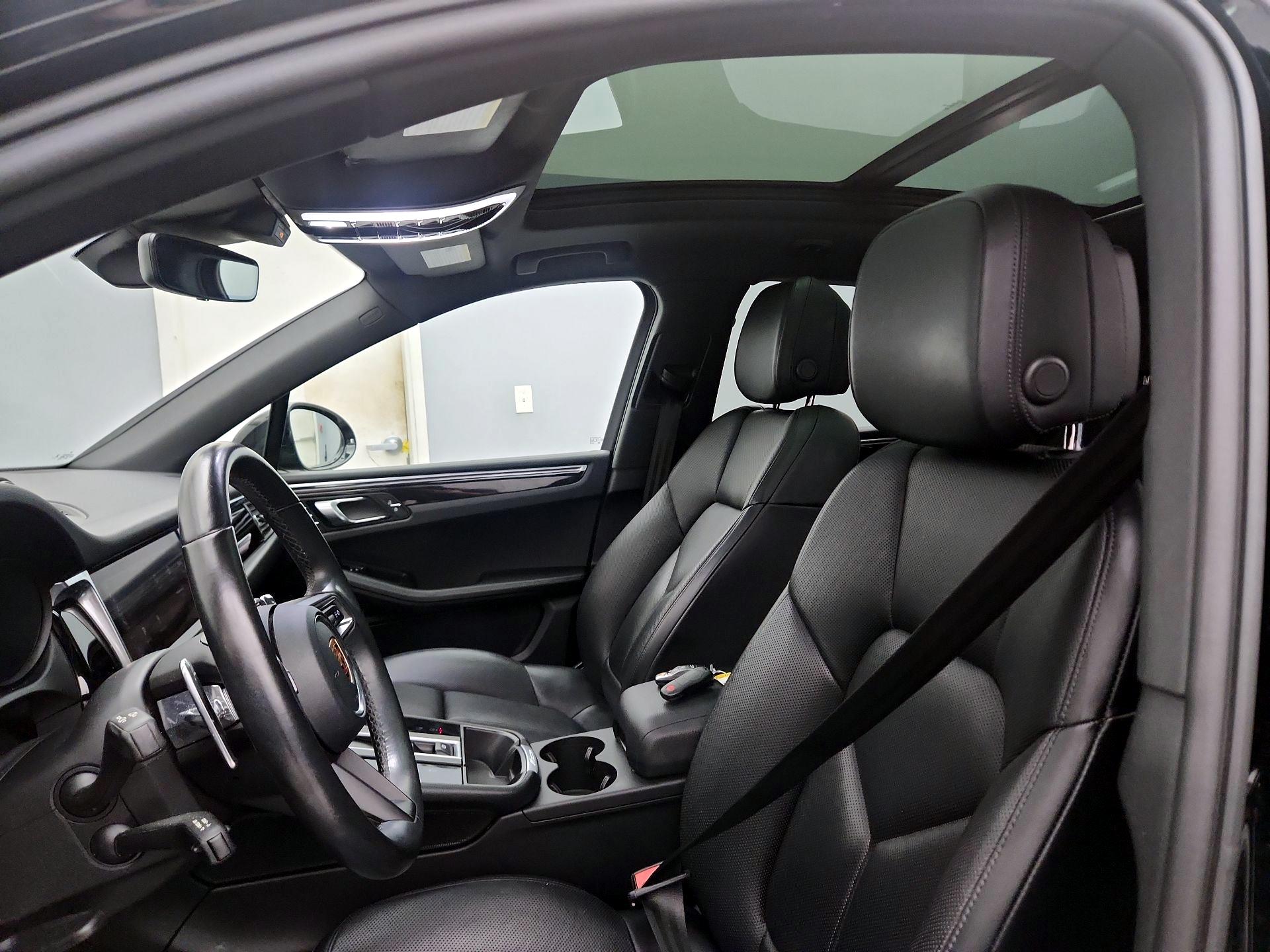 Thumbnail: 2023 Porsche Macan - 19