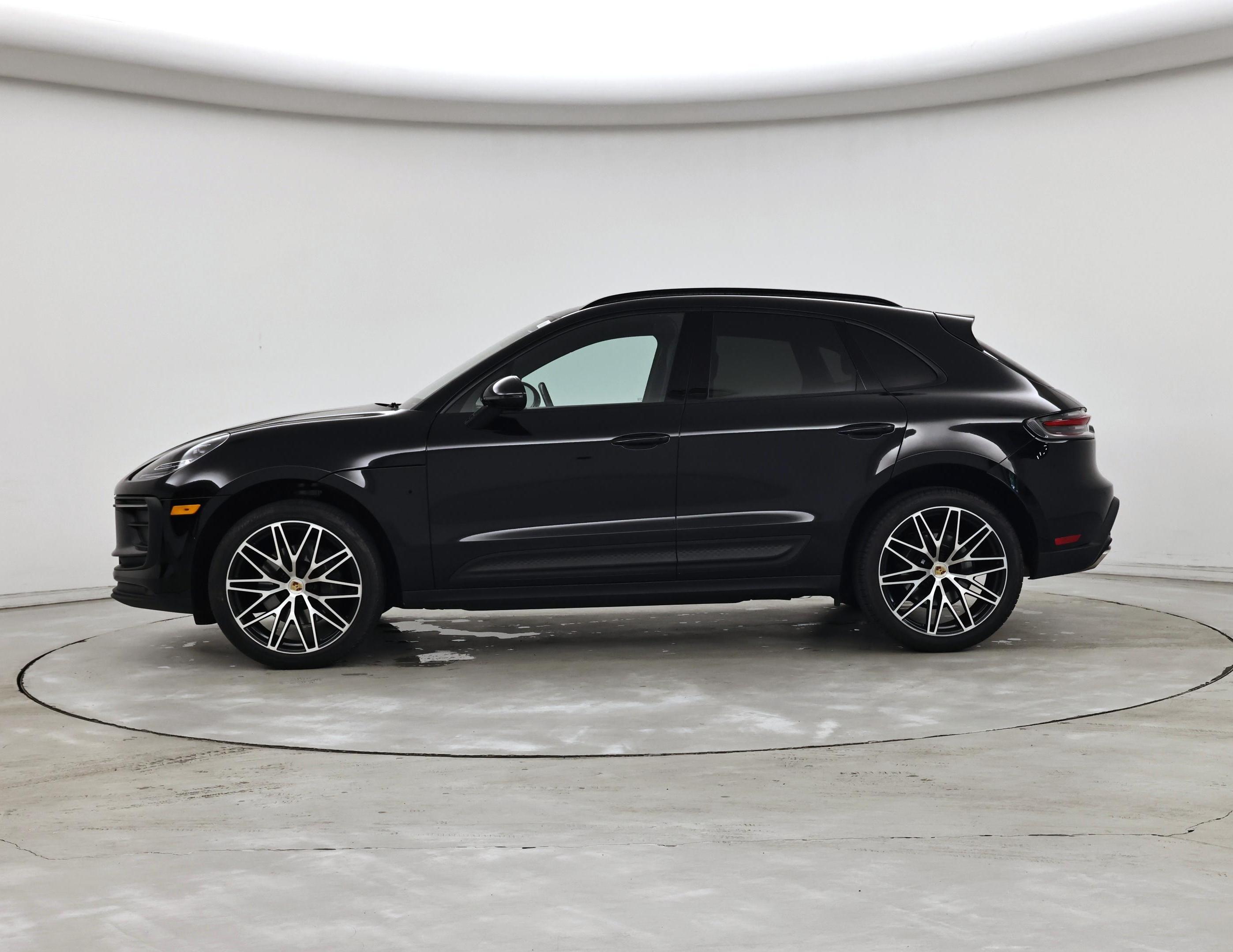 Thumbnail: 2023 Porsche Macan - 3