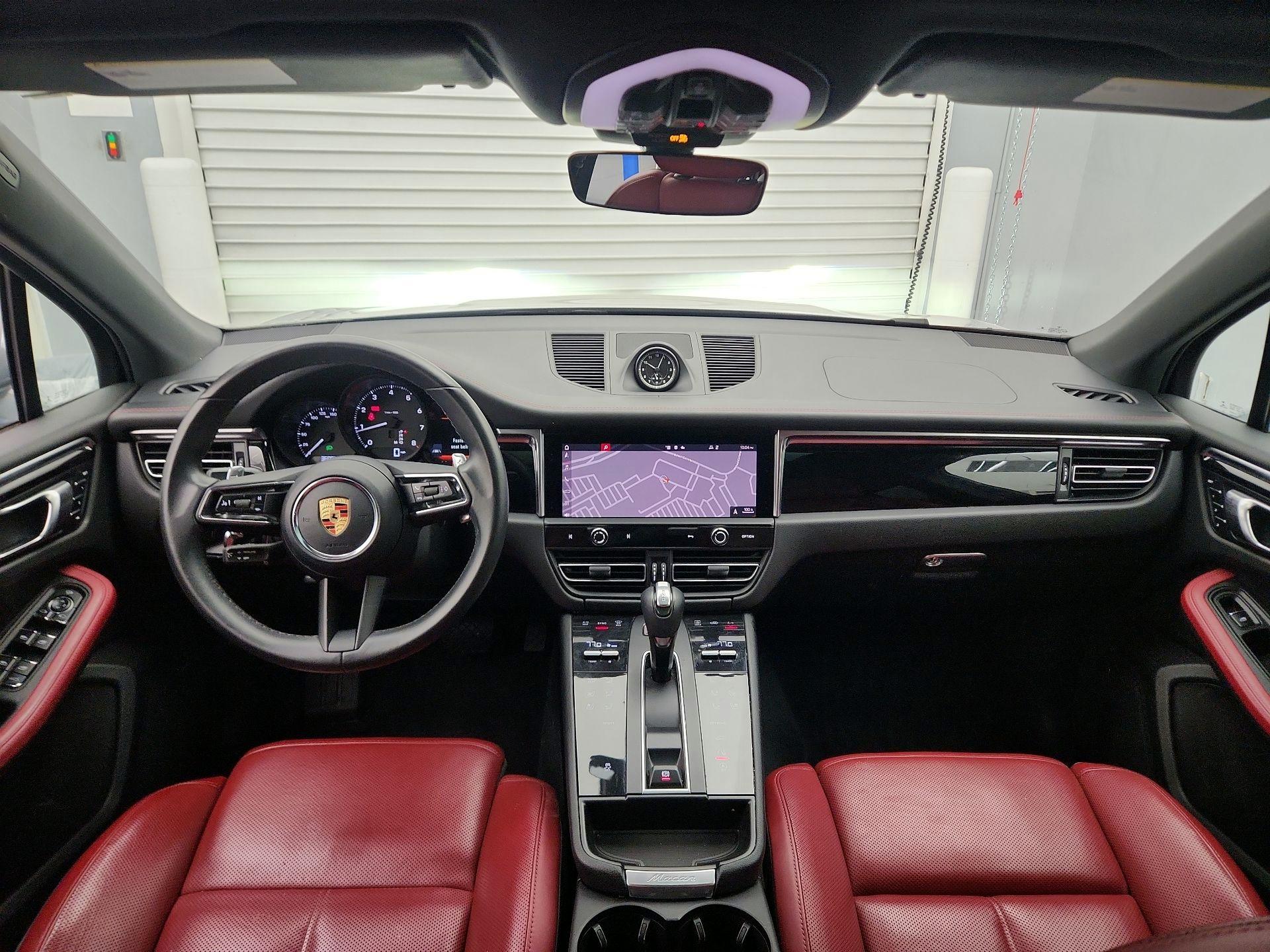 Thumbnail: 2022 Porsche Macan - 9