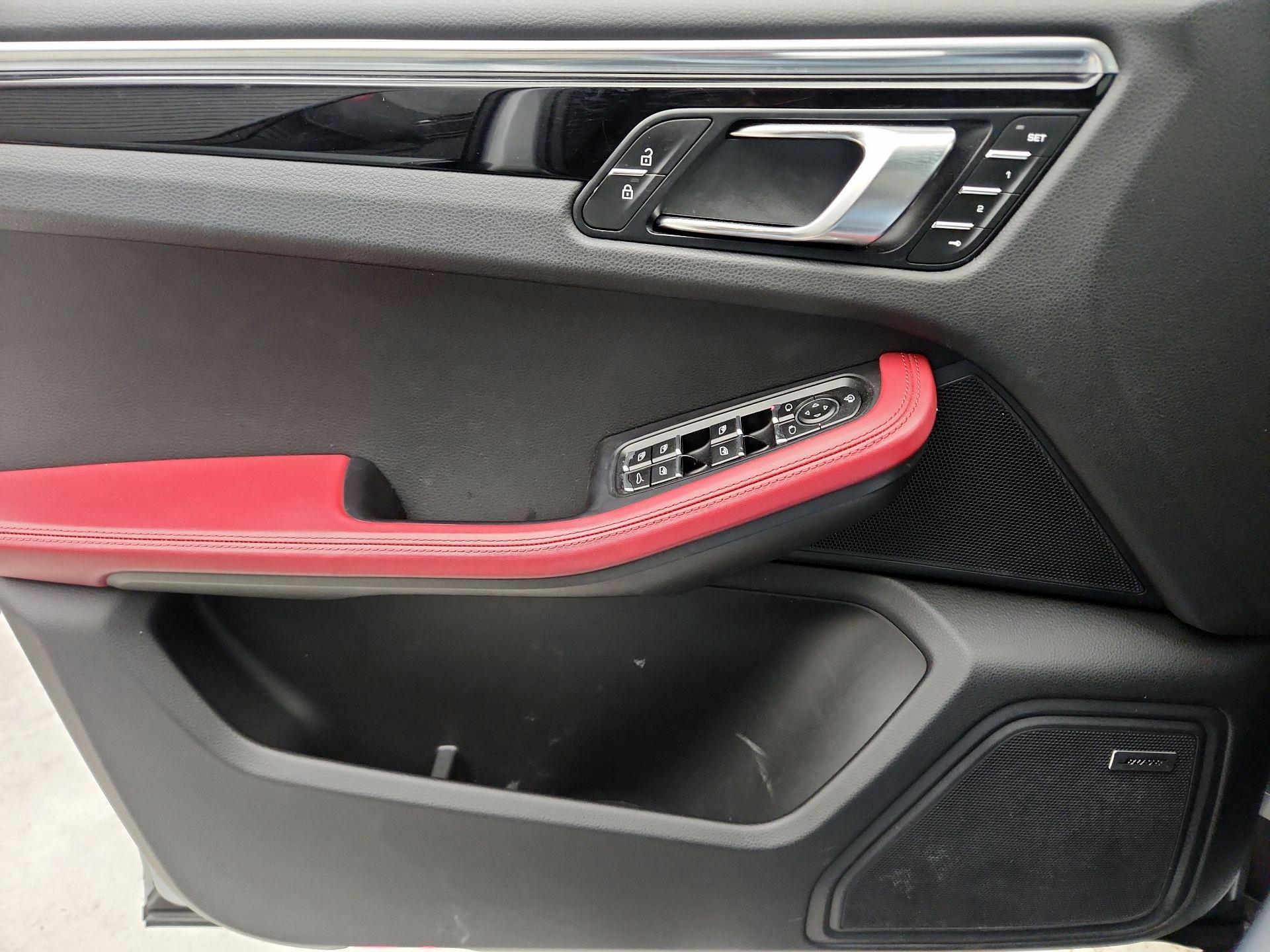 Thumbnail: 2022 Porsche Macan - 12