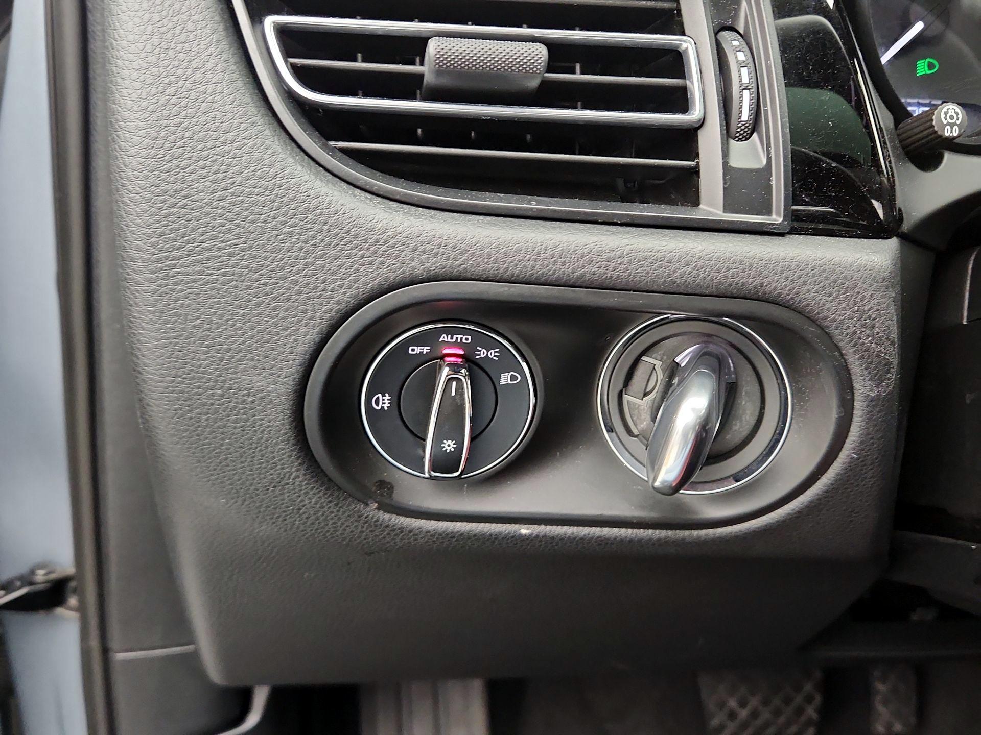 Thumbnail: 2022 Porsche Macan - 13