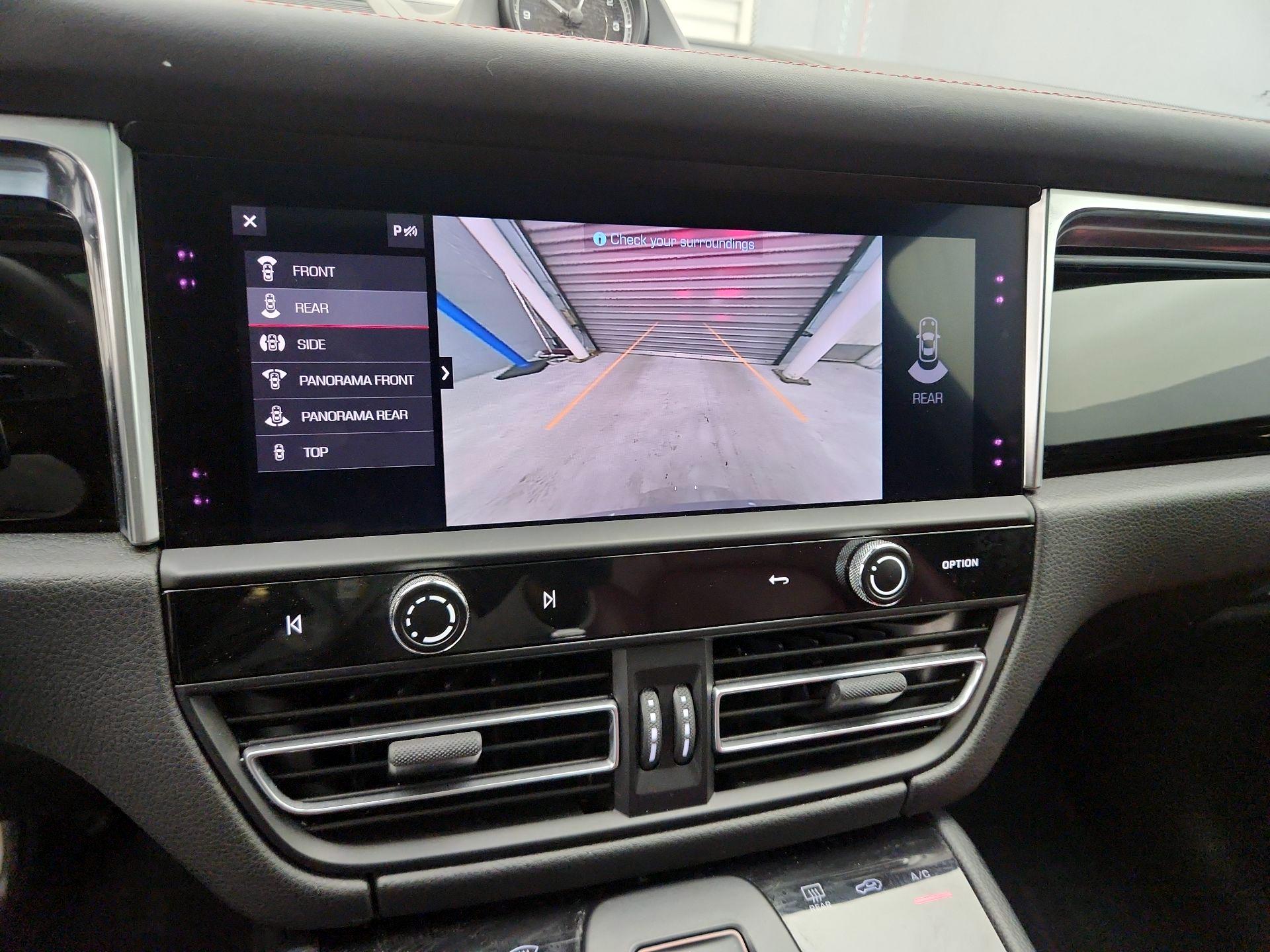 Thumbnail: 2022 Porsche Macan - 15