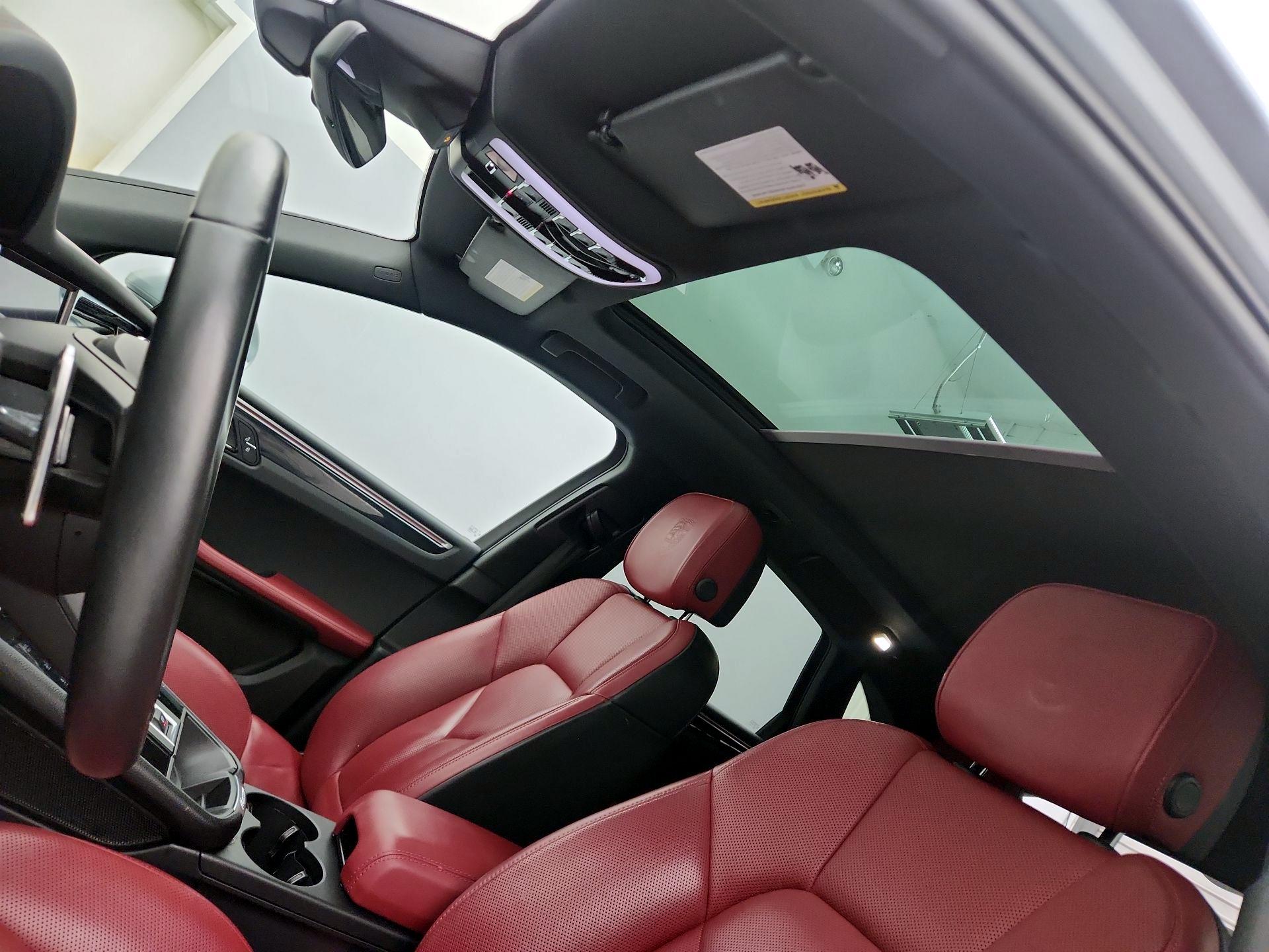 Thumbnail: 2022 Porsche Macan - 20