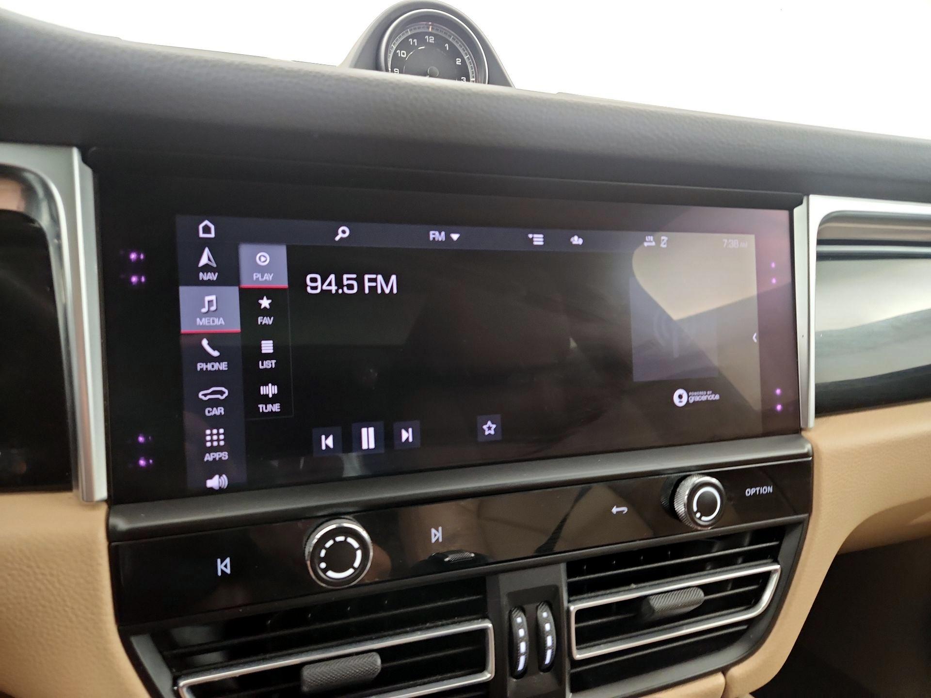 Thumbnail: 2022 Porsche Macan - 16