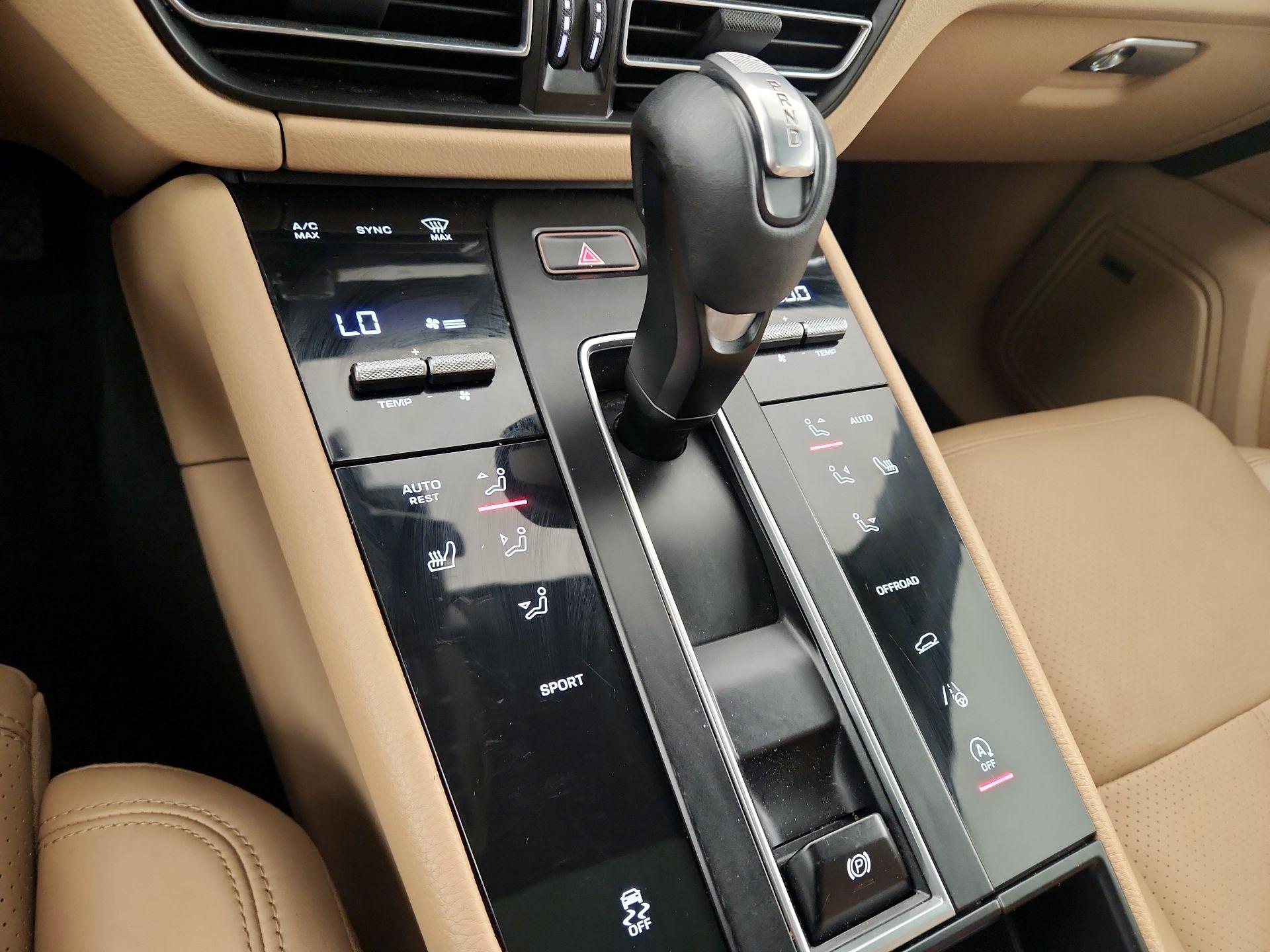 Thumbnail: 2022 Porsche Macan - 17