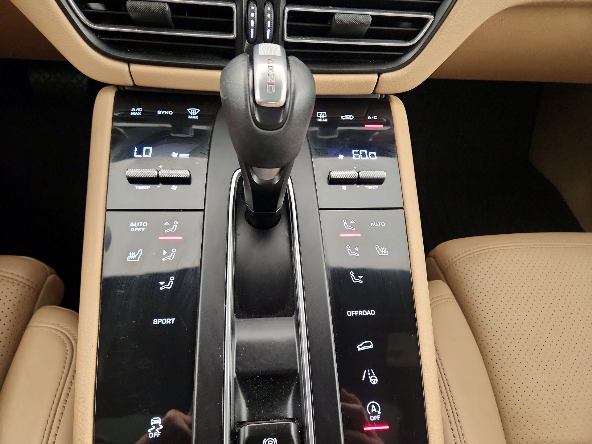 Thumbnail: 2022 Porsche Macan - 18