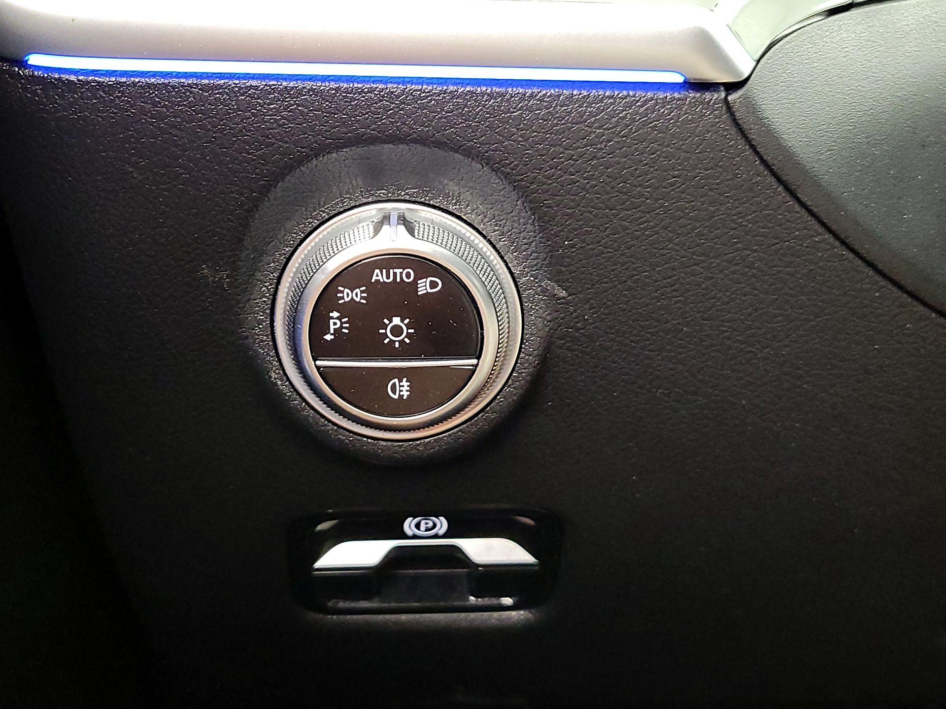 Thumbnail: 2023 Mercedes-Benz C-Class - 13