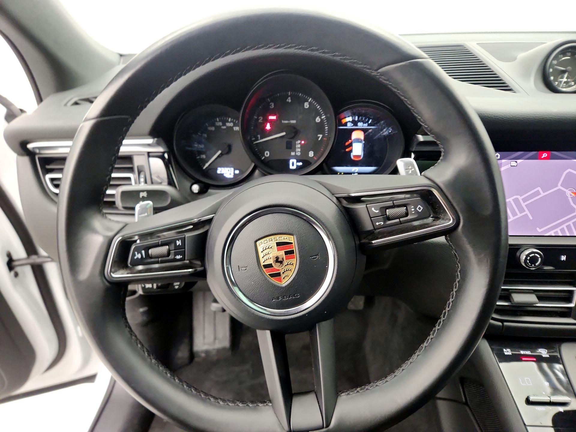 Thumbnail: 2023 Porsche Macan - 10