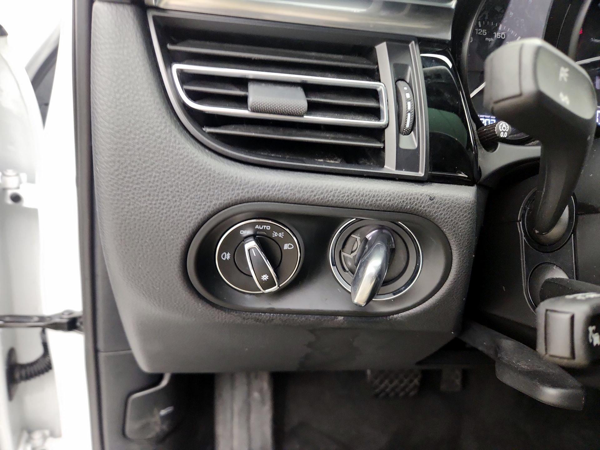 Thumbnail: 2023 Porsche Macan - 13