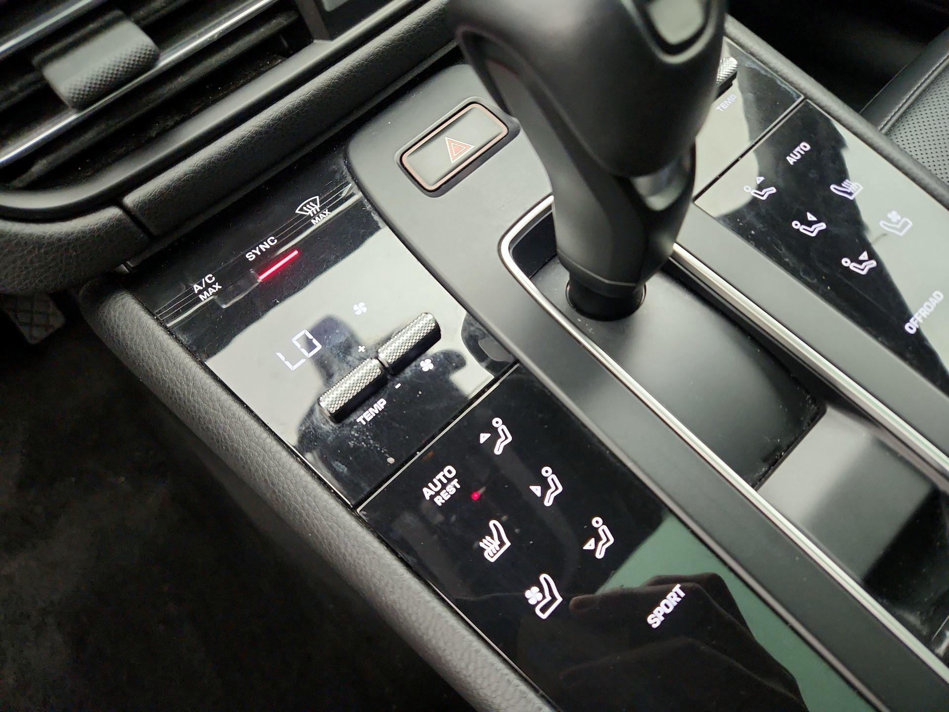 Thumbnail: 2023 Porsche Macan - 17