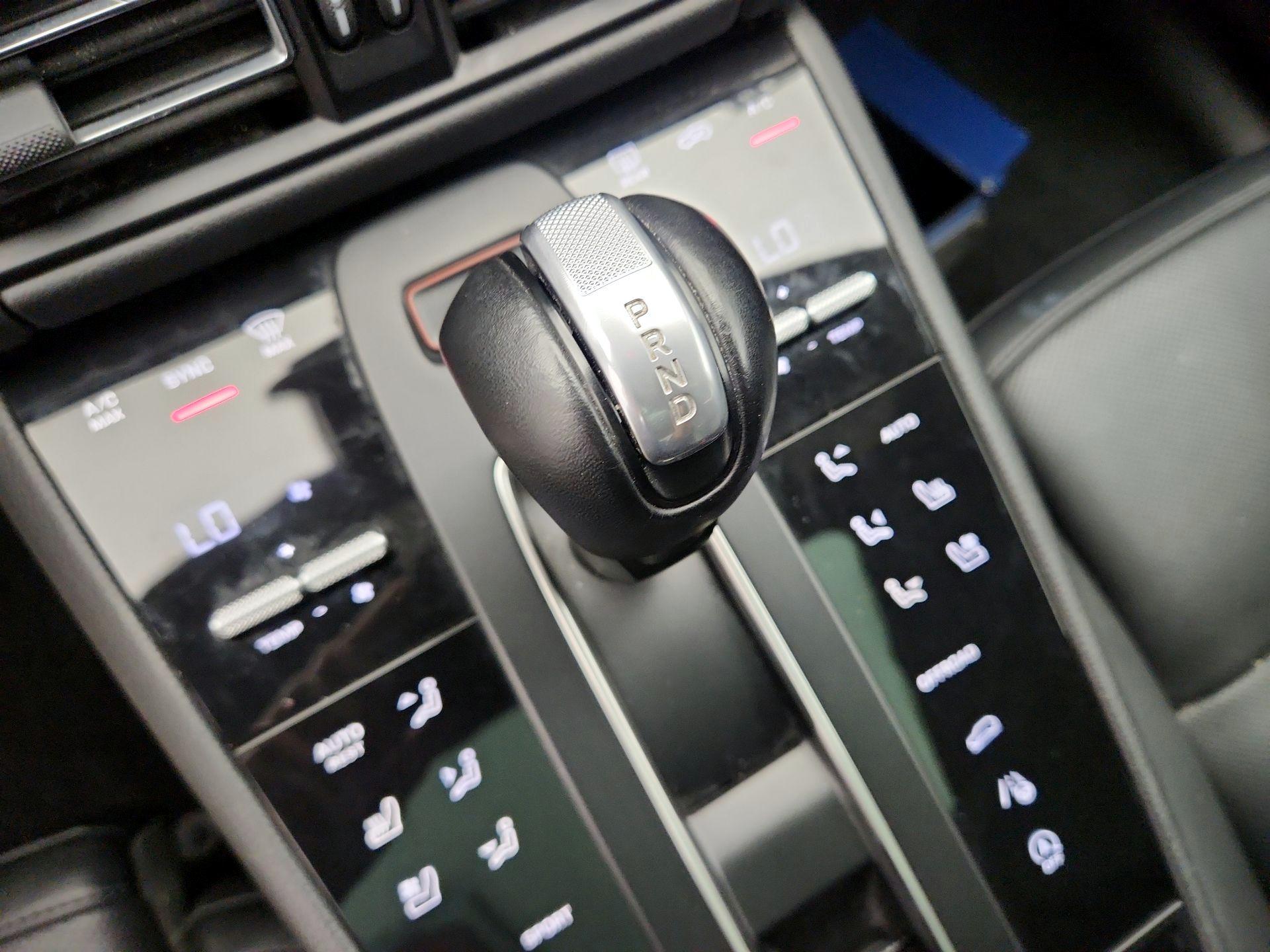 Thumbnail: 2023 Porsche Macan - 18