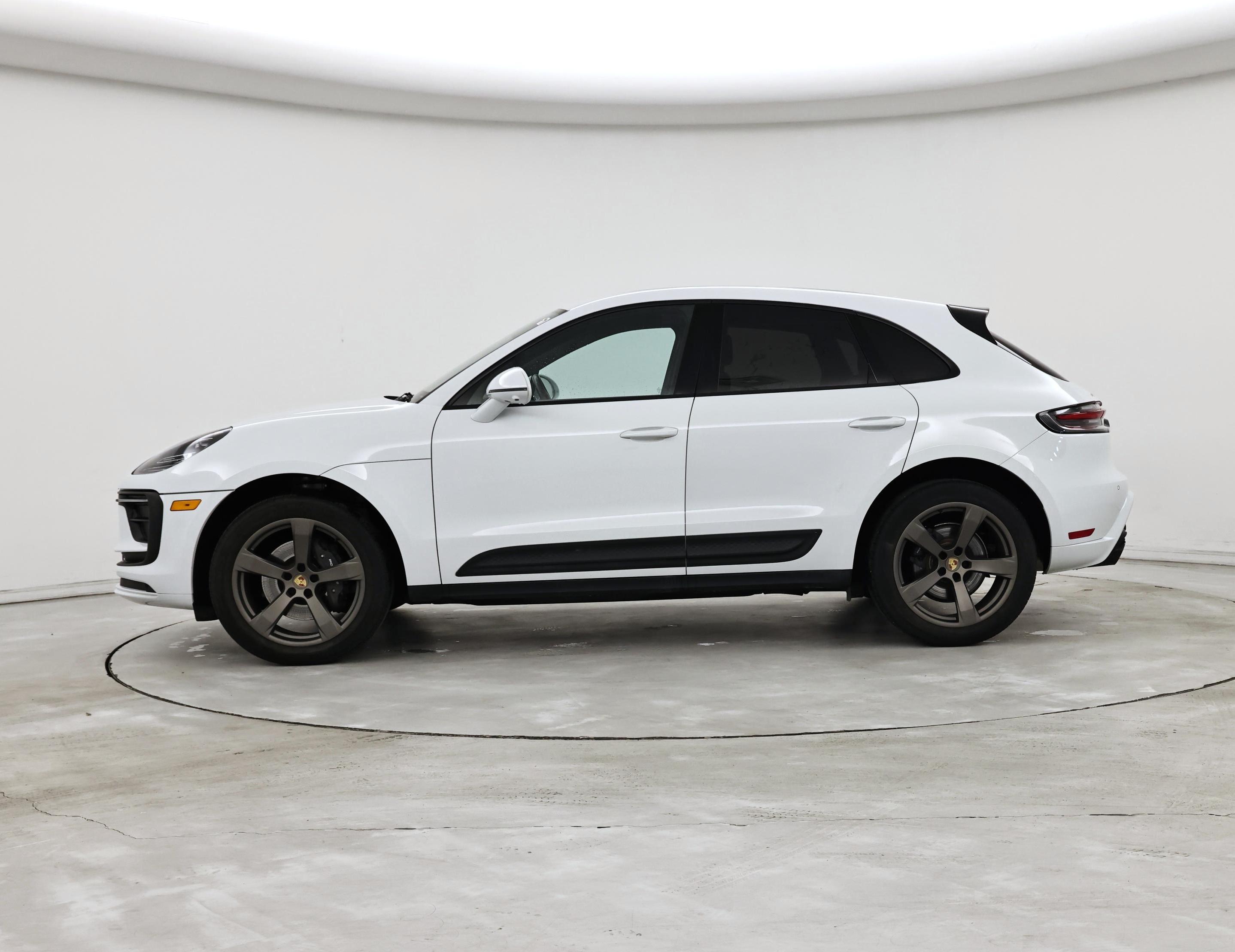 Thumbnail: 2023 Porsche Macan - 3