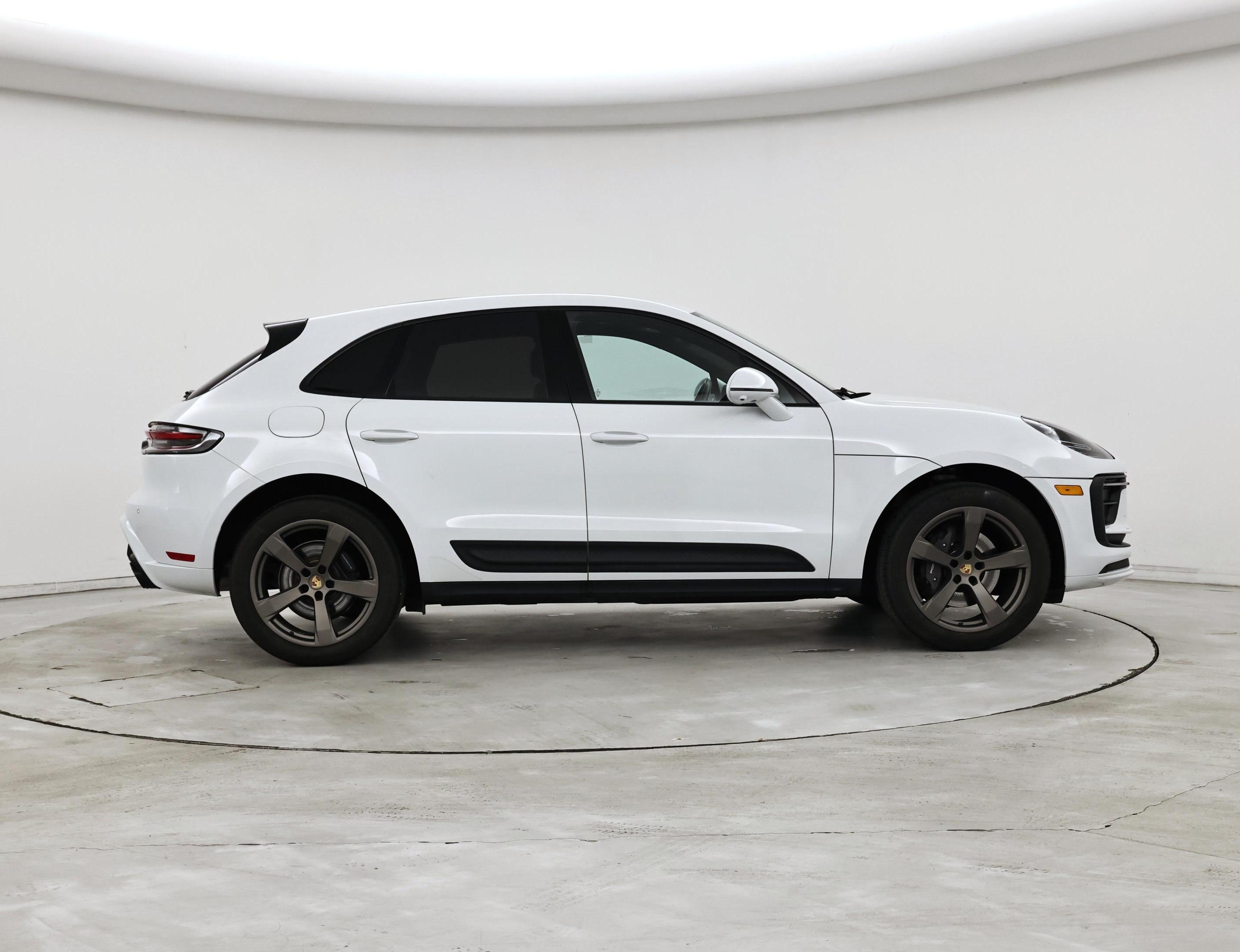 Thumbnail: 2023 Porsche Macan - 7