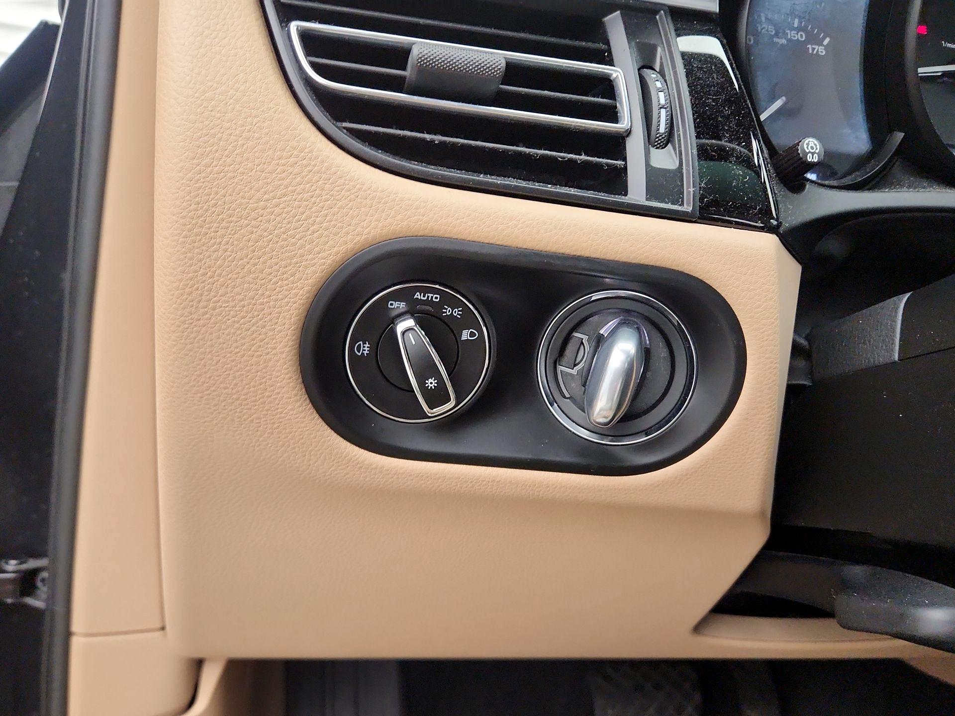 Thumbnail: 2022 Porsche Macan - 13