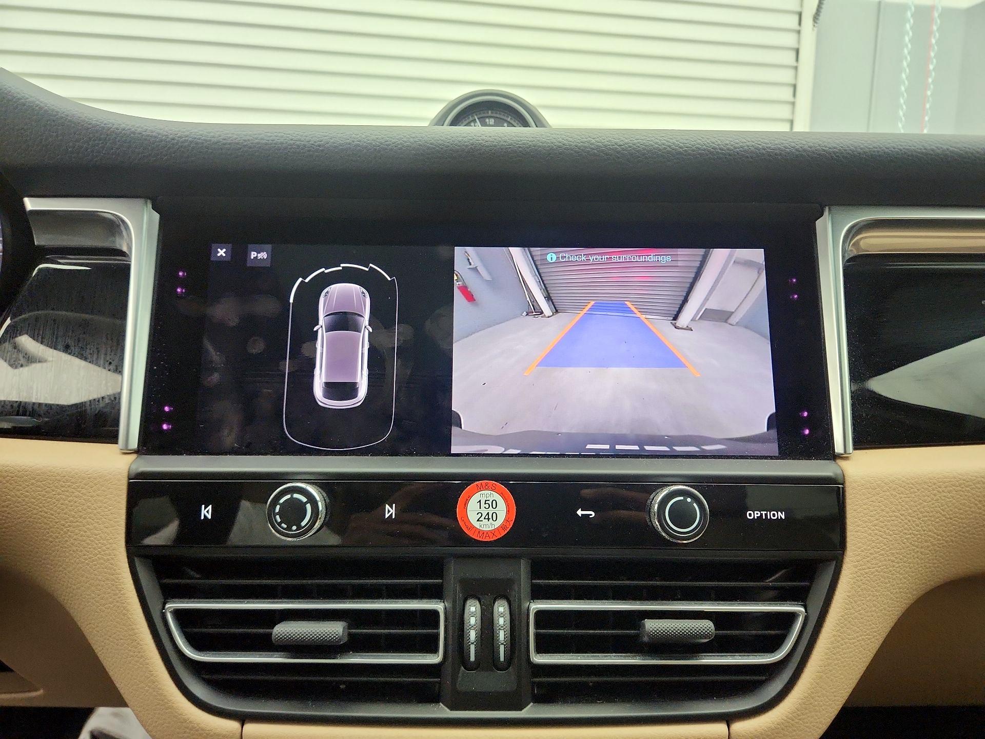 Thumbnail: 2022 Porsche Macan - 15