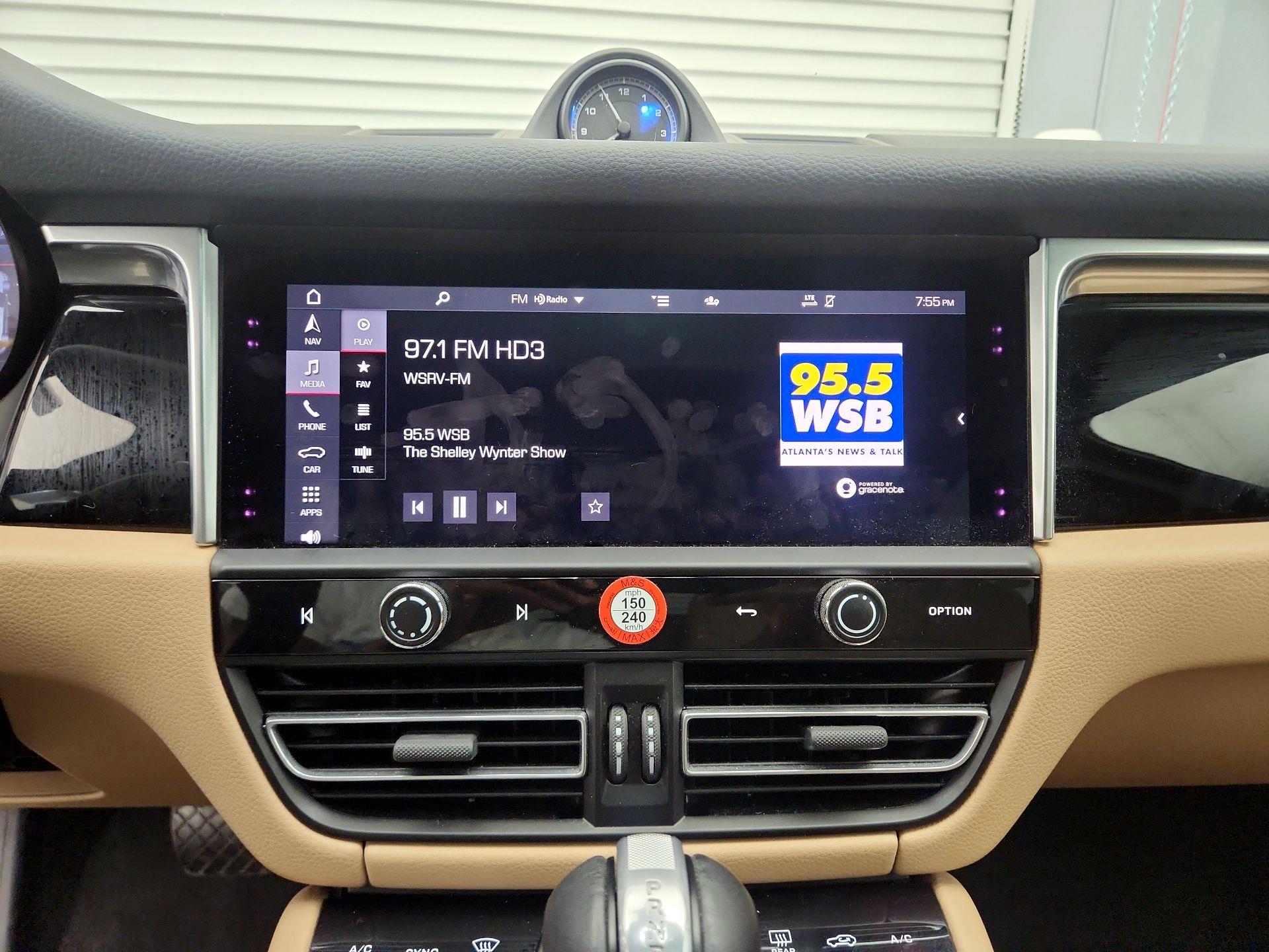 Thumbnail: 2022 Porsche Macan - 16